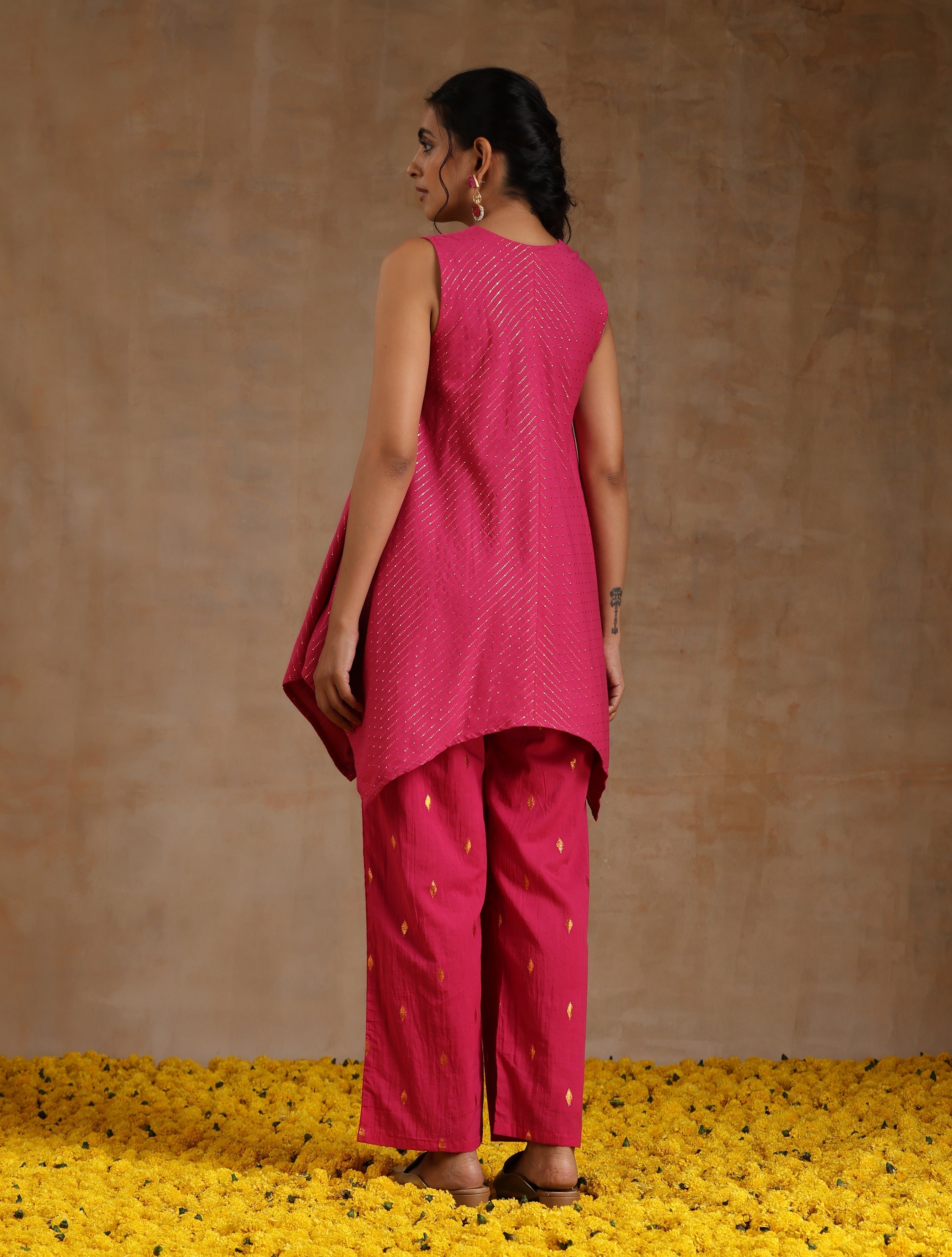 trueBrowns Pink Gold Cotton Handkerchief Co-Ord Set - Distacart