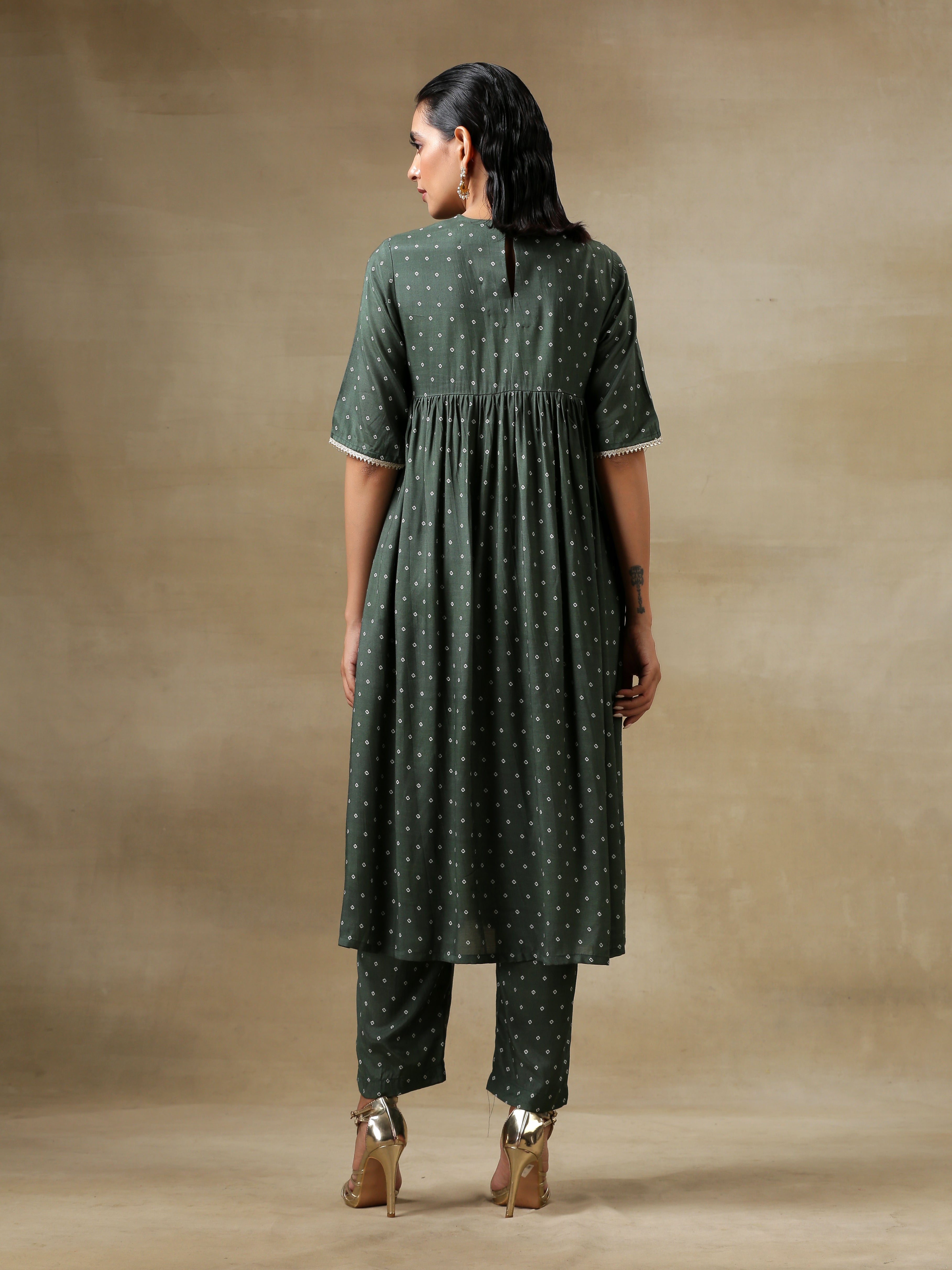 trueBrowns Dark Green Bandhani Printed Silk Side Gathered Kurta Pant Set - Distacart