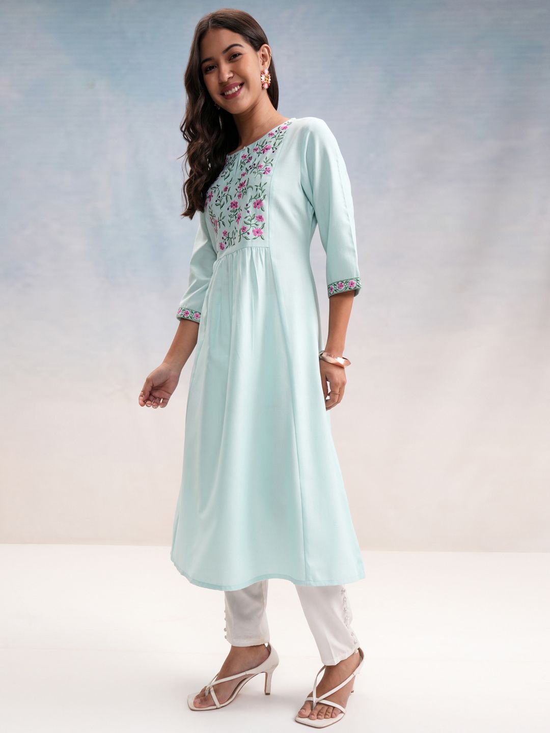 Vishudh Blue Floral Embroidered Keyhole Neck A-Line Straight Kurta - Distacart