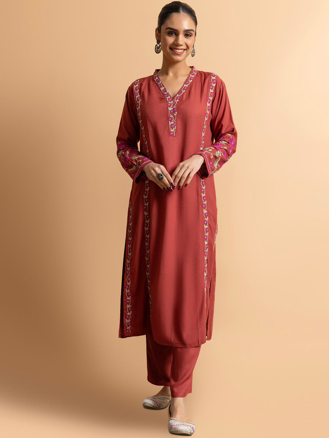 HOUSE OF KARI Floral Embroidered Regular Chikankari Kurta with Trousers - Distacart