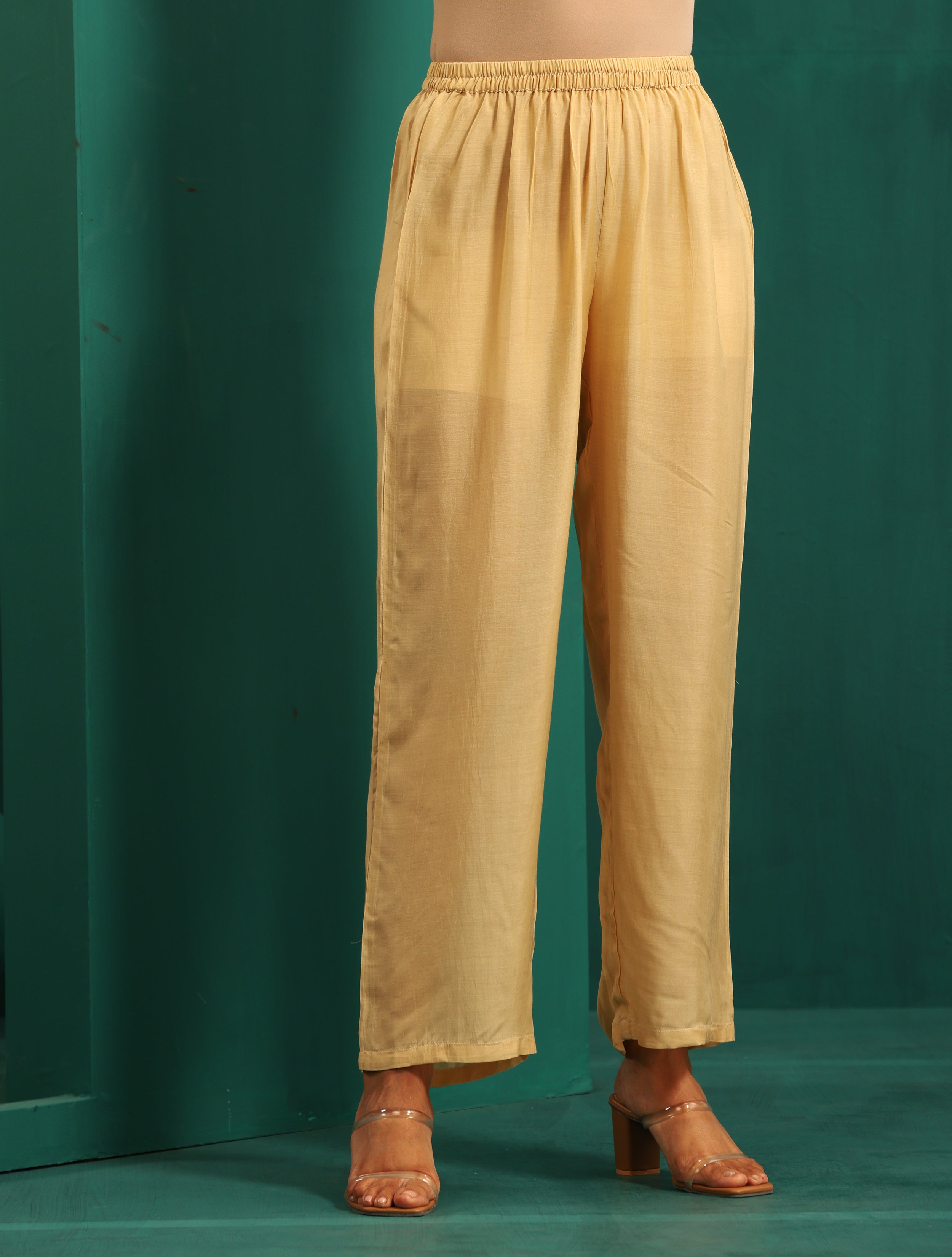 trueBrowns Beige Floral Bunch Muslin Silk Printed Relaxed Co-ord Set - Distacart