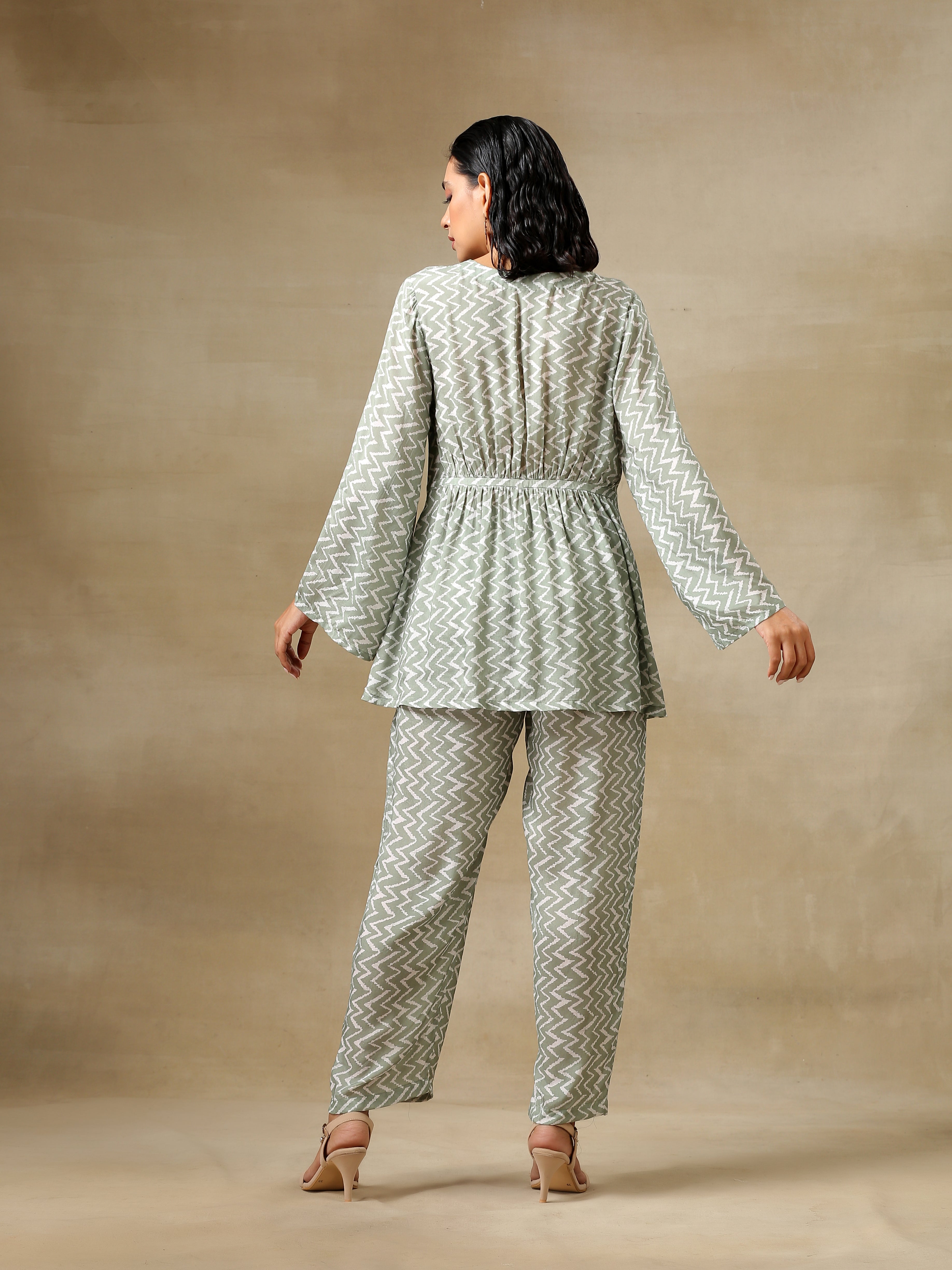 trueBrowns Light Green Bandhani Printed Silk V-Neck Co-Ord Set - Distacart