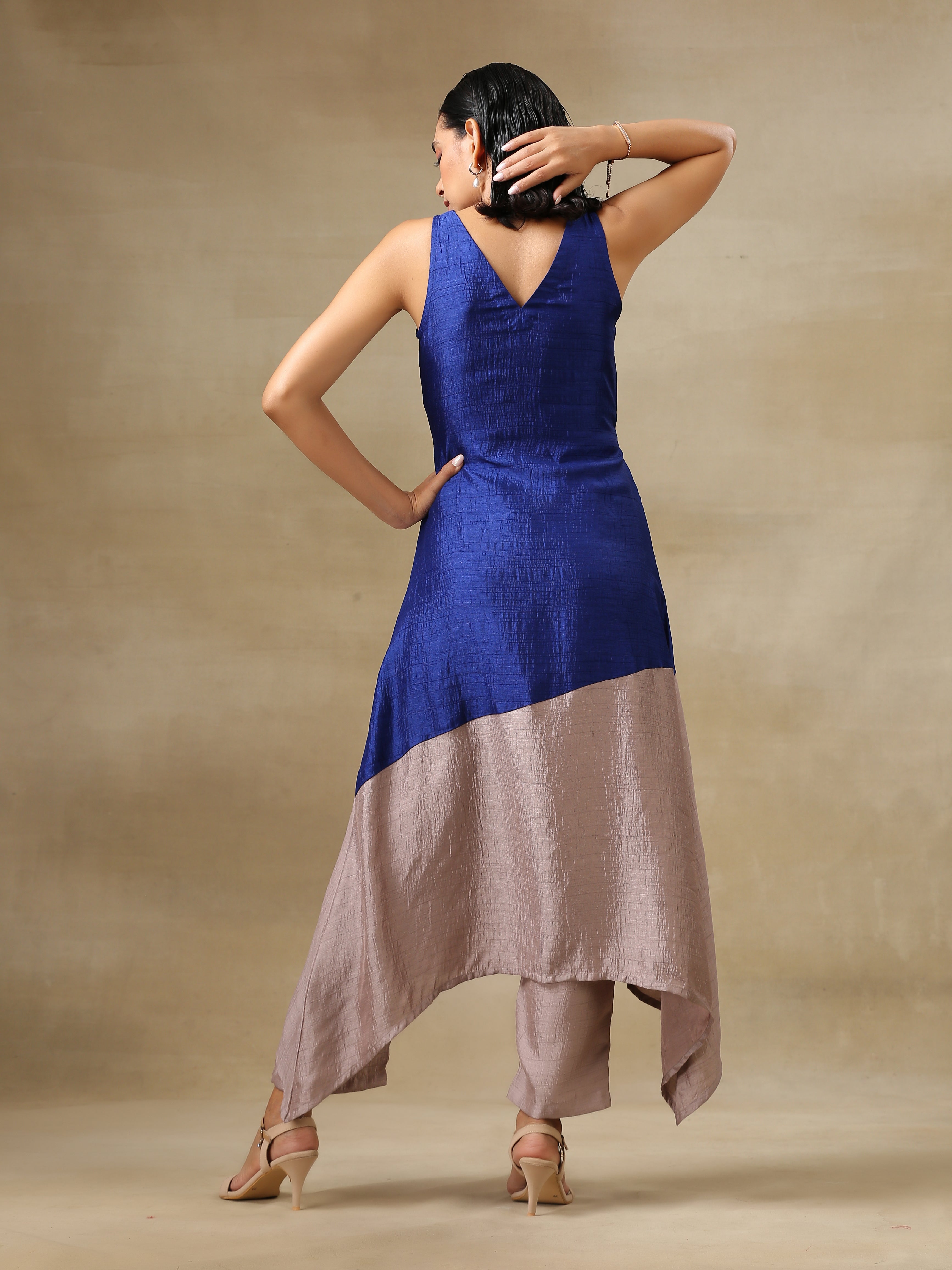 trueBrowns Blue and Grey Textured Silk Sleeveless Round Hemline Kurta Pant Set - Distacart