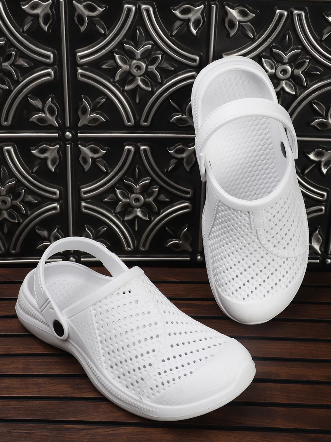 Roadster The Lifestyle Co Men Clogs Flip Flops