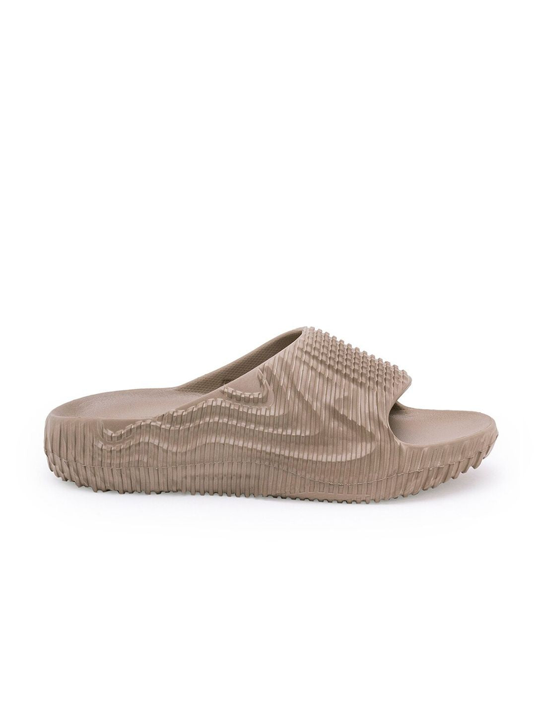 Red Tape Men Textured Slip-Resistance Sliders