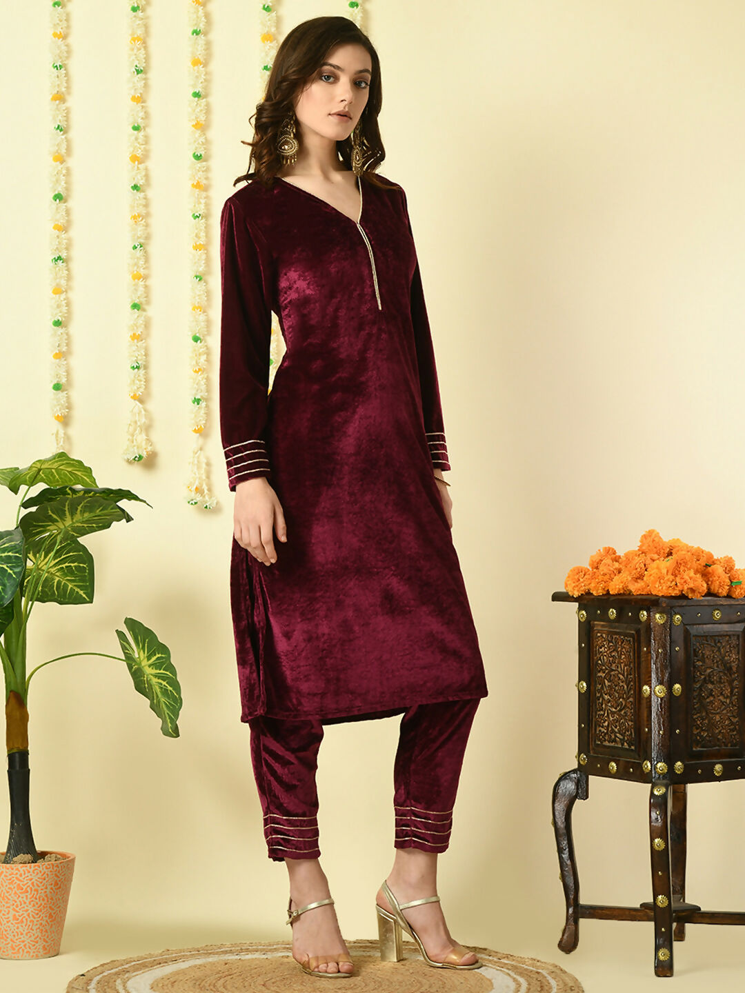 Myshka Women's Magenta Velvet Kurta With Trousers Party Sets - Distacart