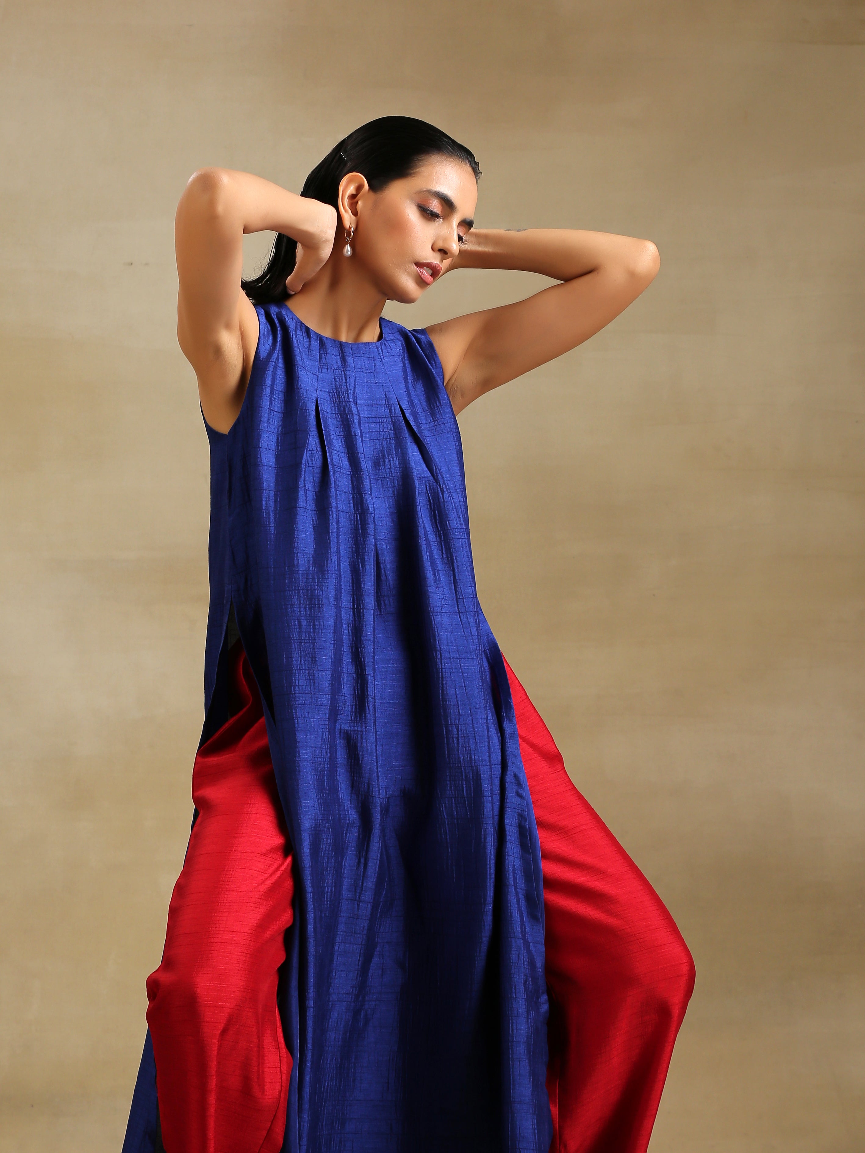 trueBrowns Blue Textured Silk Sleeveless Kurta Pant Set - Distacart