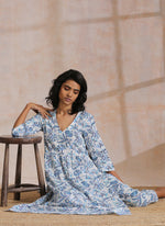 Thumbnail for trueBrowns White With Overall Blue Print Cotton Slit Gathered Kurta Set - Distacart
