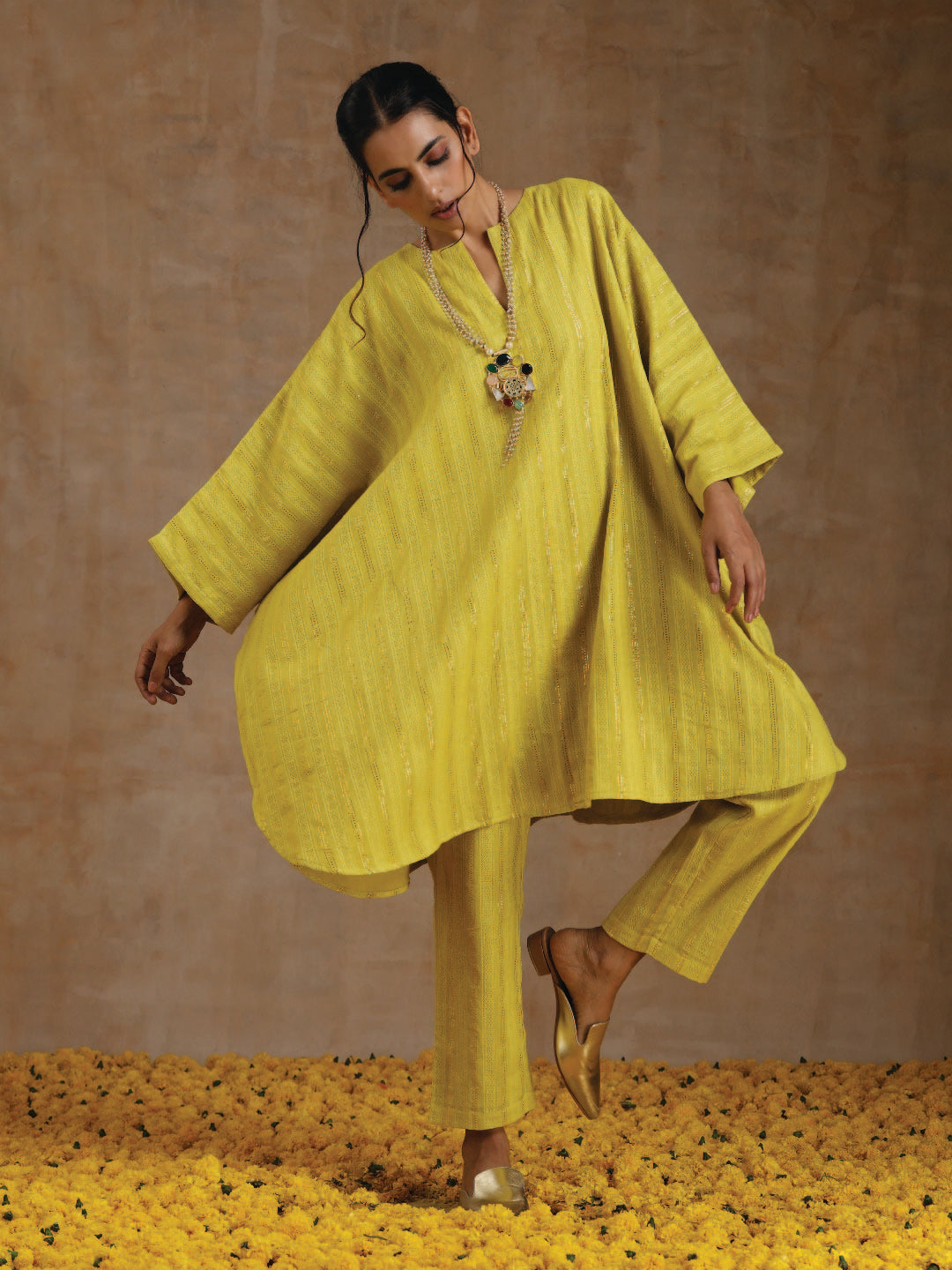 trueBrowns Lime Gold Cotton Oversized Round Co-Ord Set - Distacart