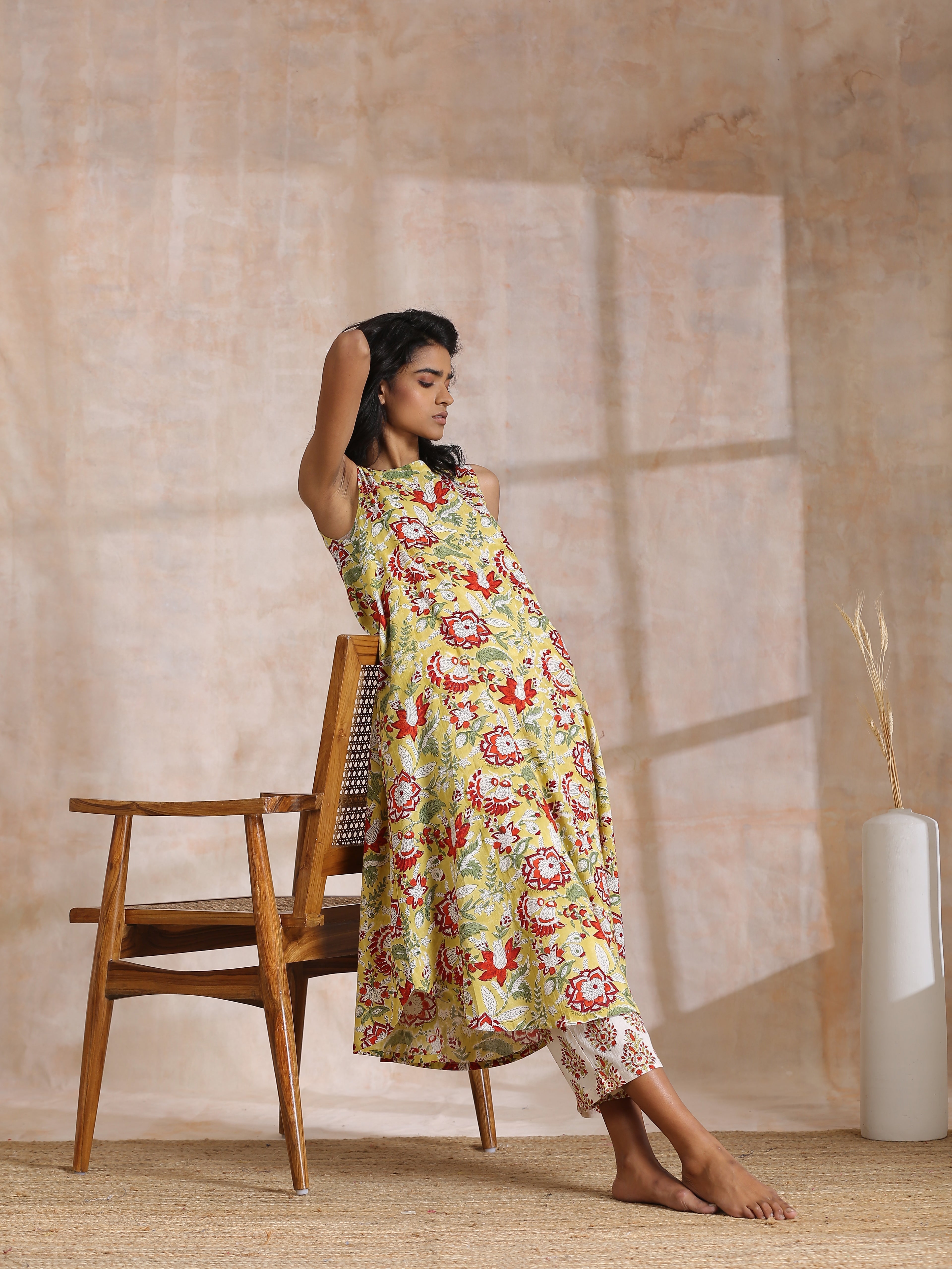 trueBrowns Yellow Overall Floral Block Print Cotton Sleeveless Kurta Pant Set - Distacart