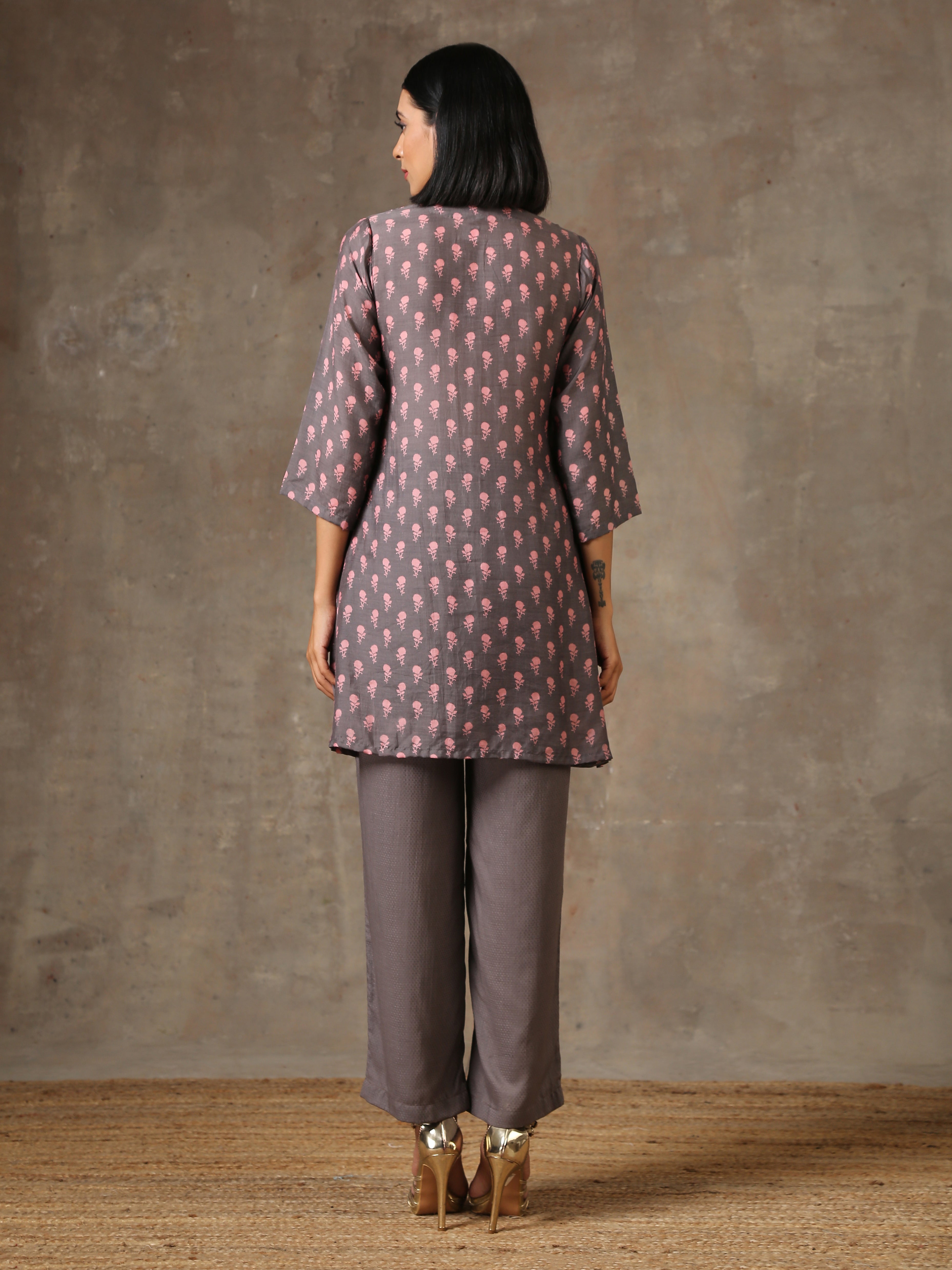 trueBrowns Grey Pink Floral Printed Silk Co-Ord Set - Distacart