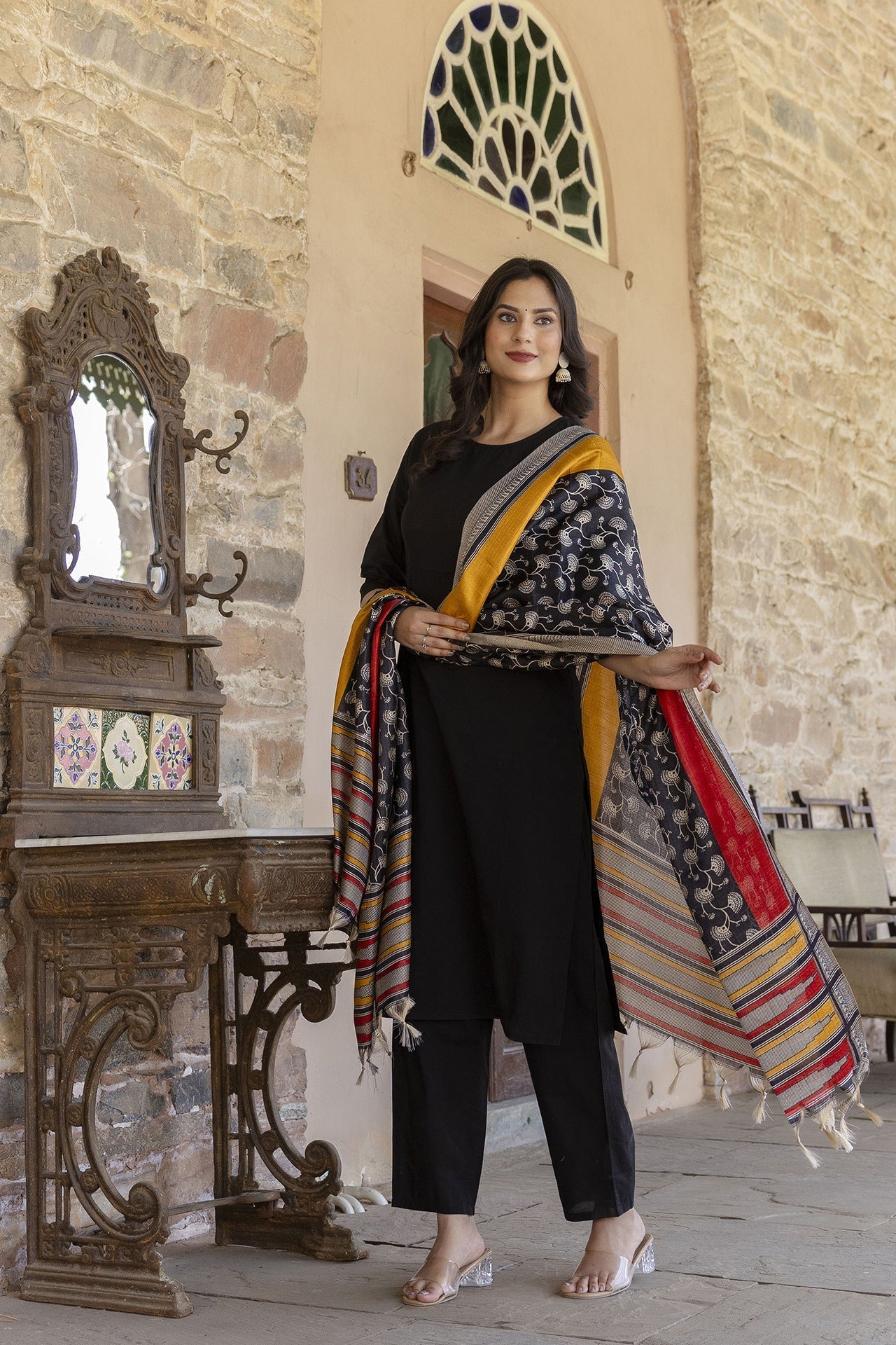 Women Black kurta with trouser and printed dupatta - Rasiya - Distacart