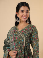 Thumbnail for Janasya Angrakha Poly Cotton Green Gemometric V-Neck Kurta Set - Distacart