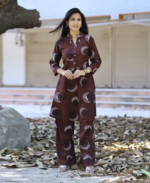 Prazu Fashion Brown Reyon Viscose Print Kurti With Pant