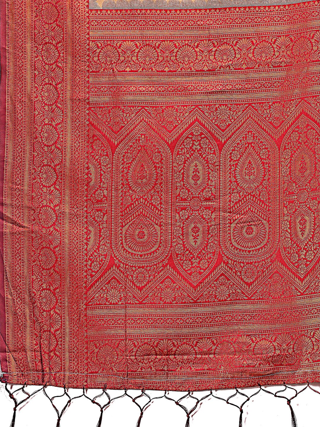Astita Majestic Red & Cream Silk Saree with Rich Woven Pallu - A Regal Touch for Special Moments - Distacart