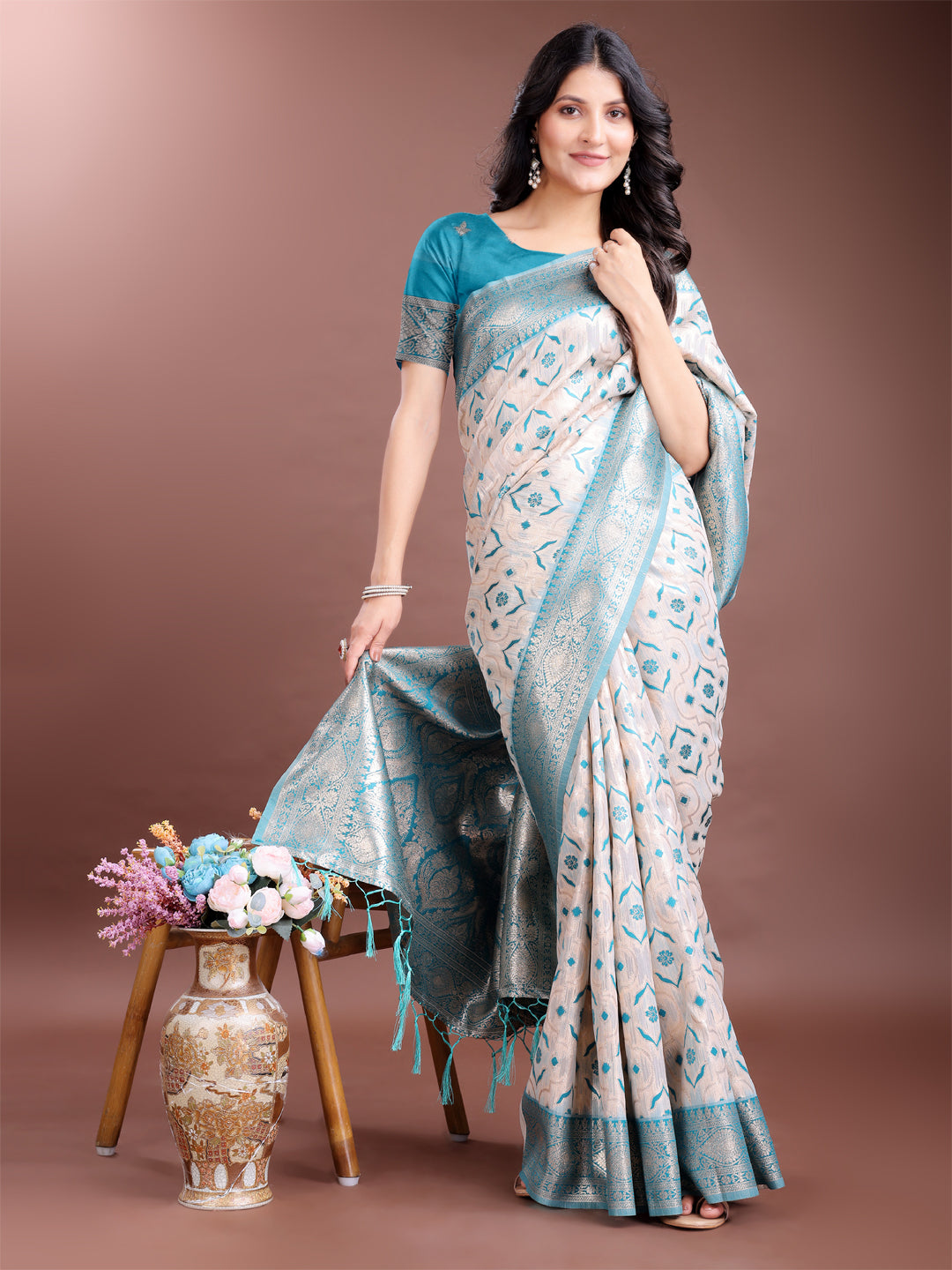 Astita Graceful Cream & Sea Green Linen Cotton Saree with Rich Zari Pallu - A Touch of Royal Comfort - Distacart