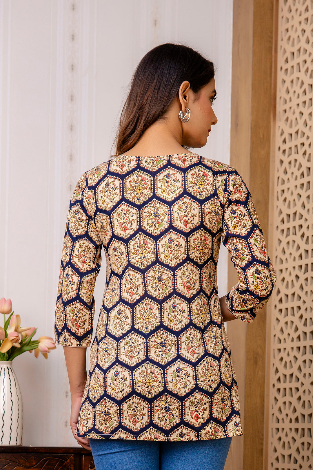 Women Black Printed Straight Tunic - Rasiya