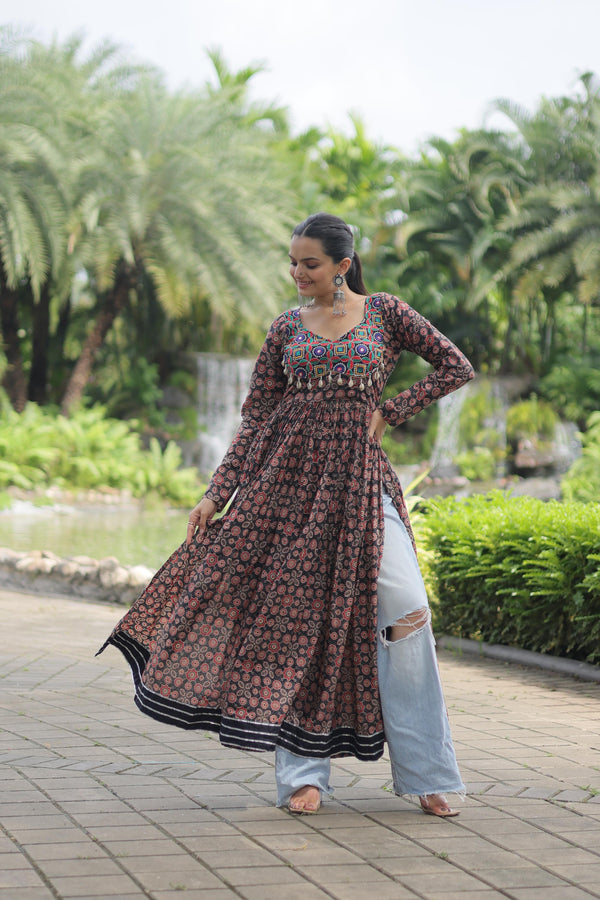 Lorenvalley Black Printed Cotton With Kutchi Gamthi Work And Kodi Lace Kurti - Distacart