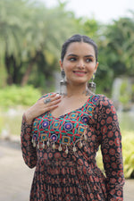 Thumbnail for Lorenvalley Black Printed Cotton With Kutchi Gamthi Work And Kodi Lace Kurti - Distacart