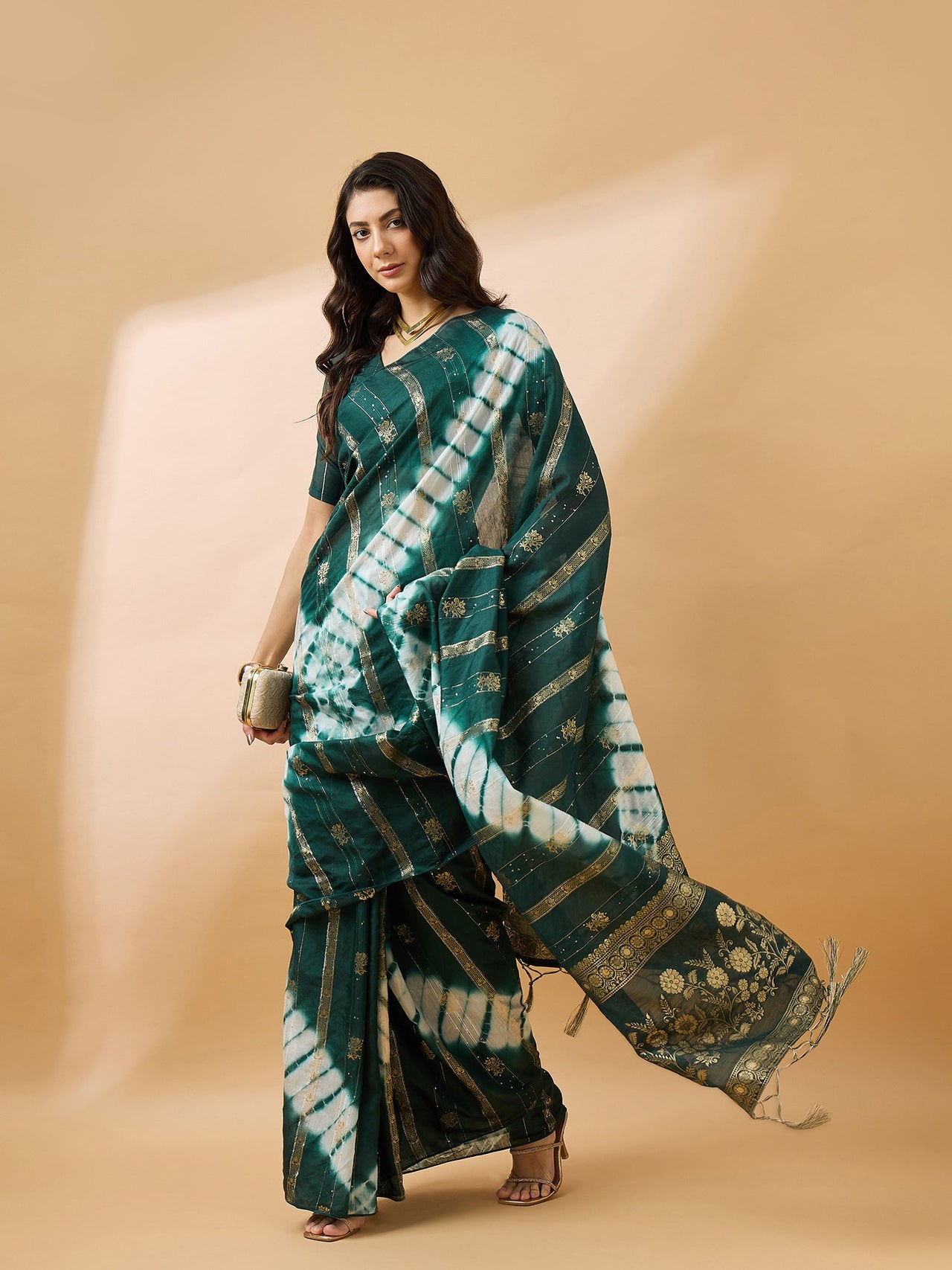 NOZ2TOZ Women Party Wear Cotton Saree with Unstitched Blouse - Green