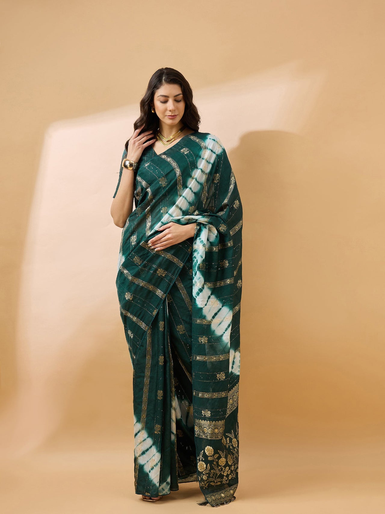 NOZ2TOZ Women Party Wear Cotton Saree with Unstitched Blouse - Green