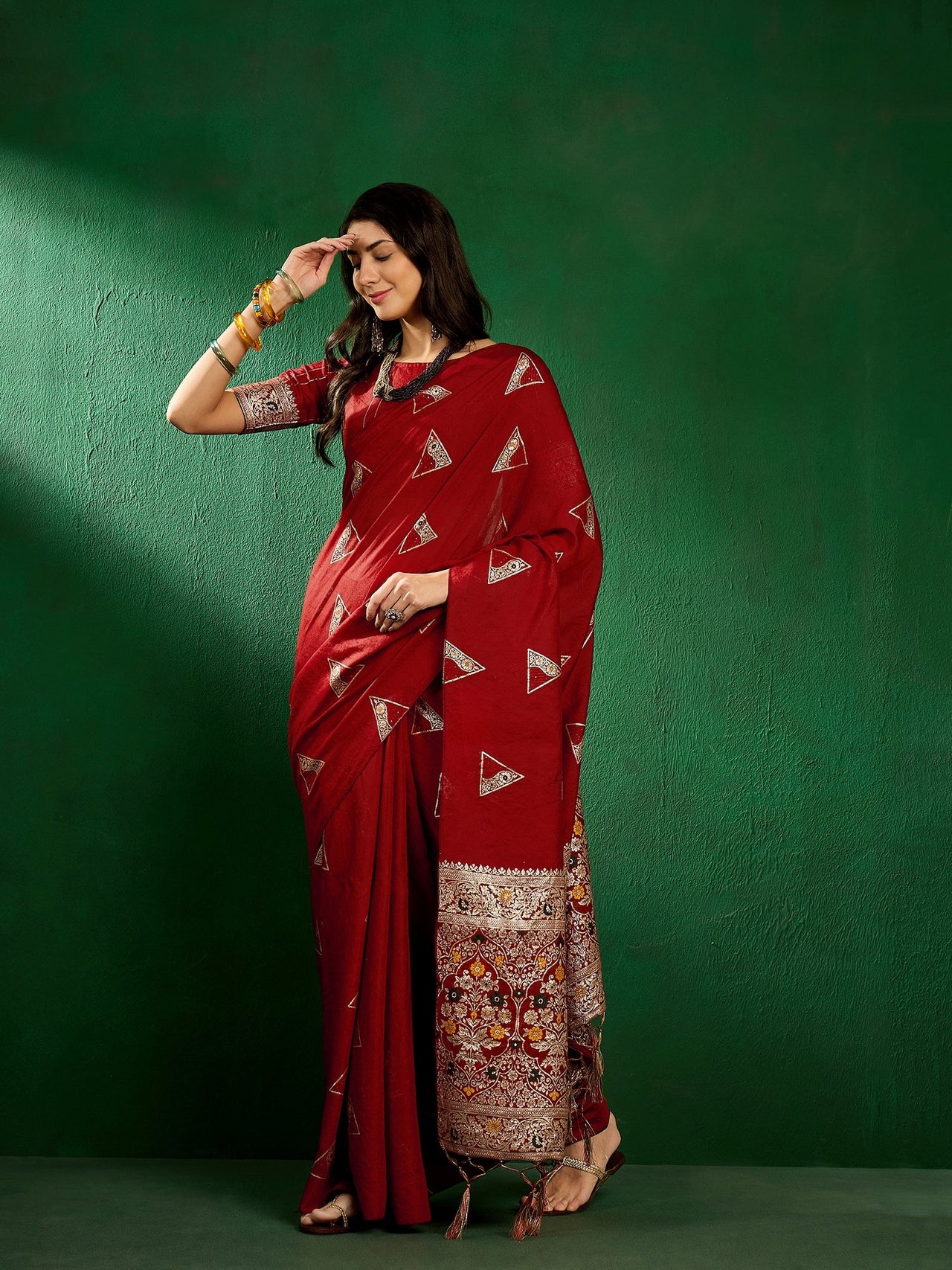 NOZ2TOZ Women Party Wear Dola Cotton Saree with Unstitched Blouse - Red