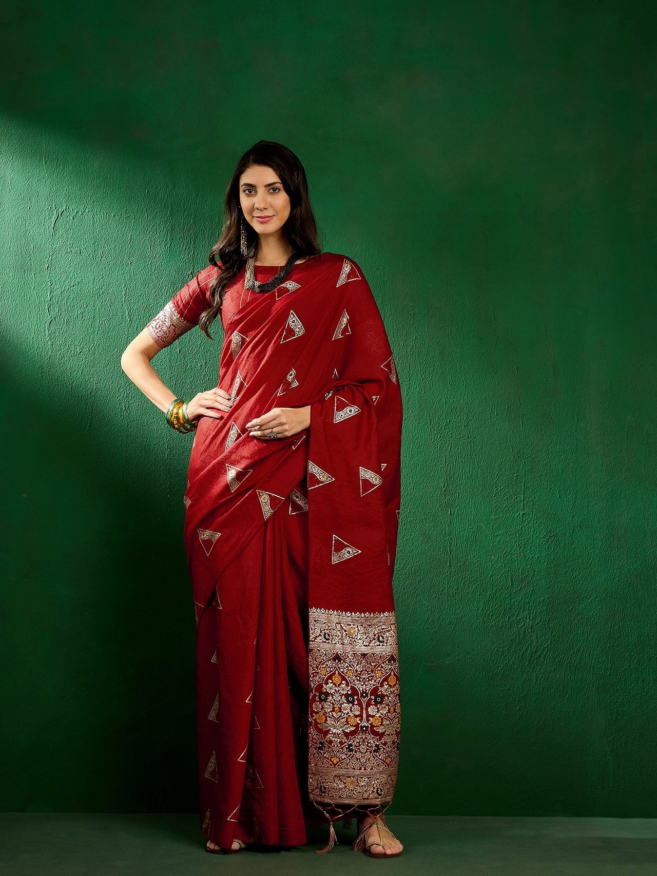 NOZ2TOZ Women Party Wear Dola Cotton Saree with Unstitched Blouse - Red