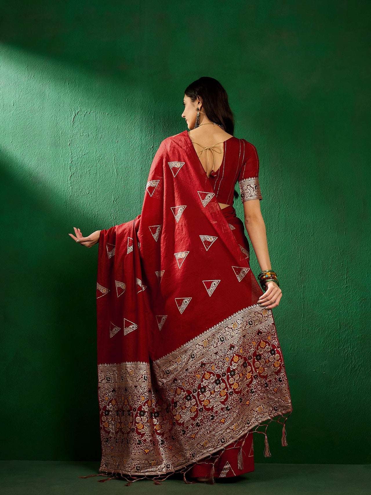 NOZ2TOZ Women Party Wear Dola Cotton Saree with Unstitched Blouse - Red