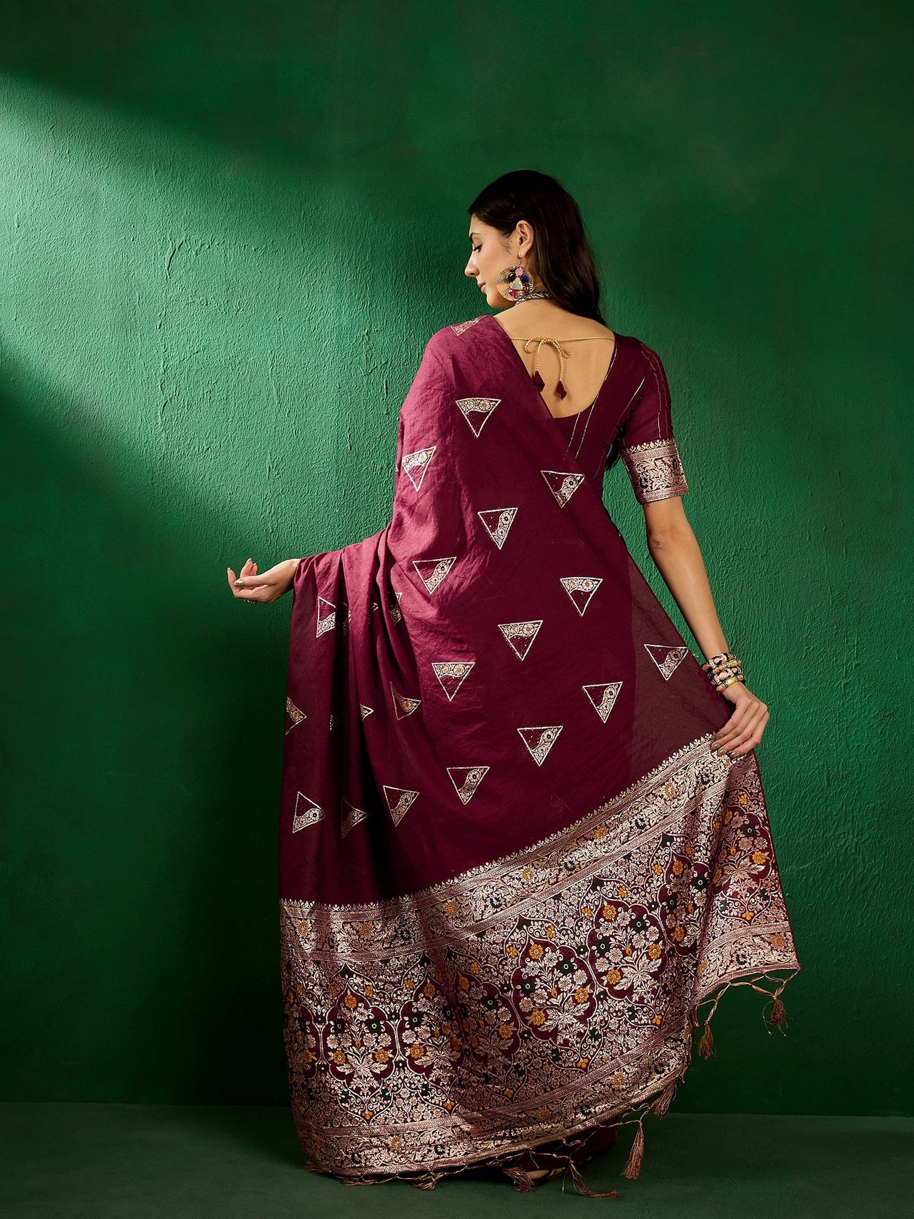 NOZ2TOZ Women Party Wear Dola Cotton Saree with Unstitched Blouse - Wine