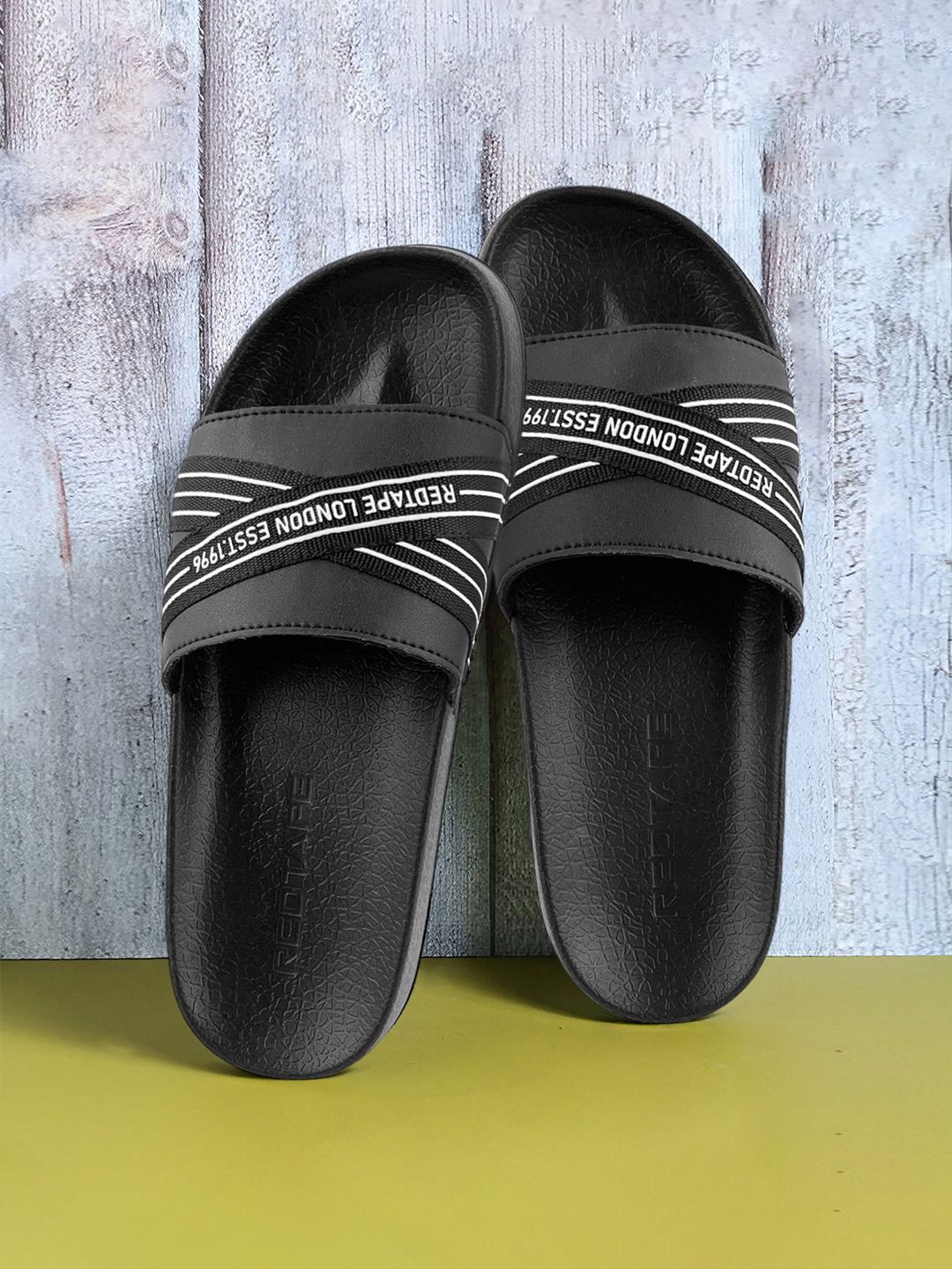 Red Tape Men Printed Sliders