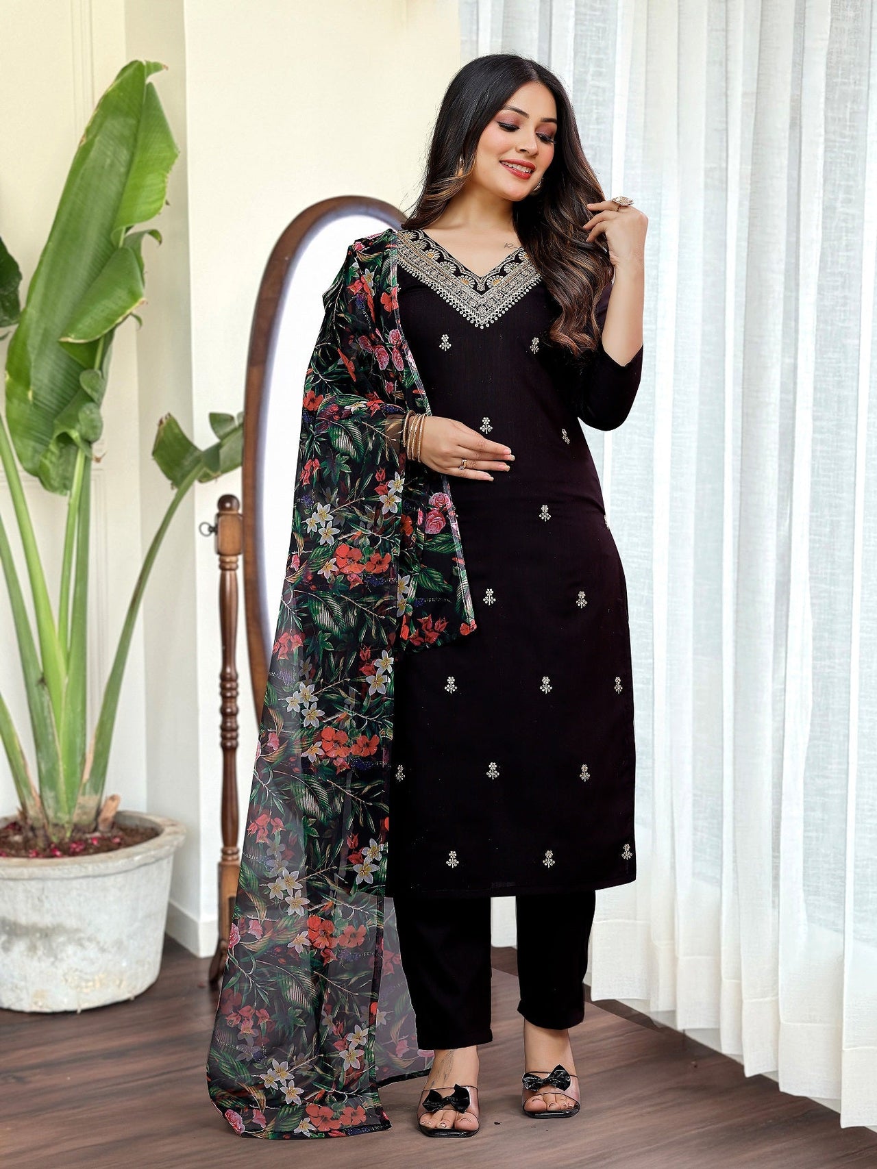 Lyush Women Party Wear Embroidery Worked Kurta With Pant And Dupatta Set - Black