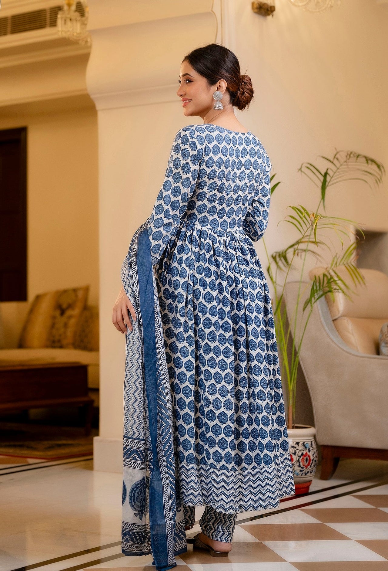 NOZ2TOZ Women Blue Printed Viscose Rayon Kurta, Pant And Dupatta Set
