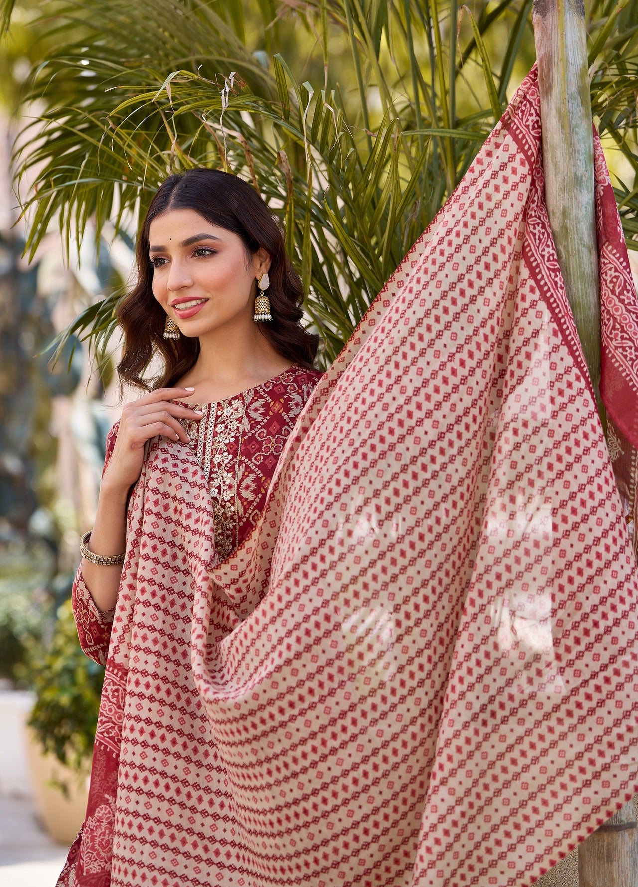 NOZ2TOZ Women Red, Beige Checkered Viscose Rayon Kurta, Pant And Dupatta Set