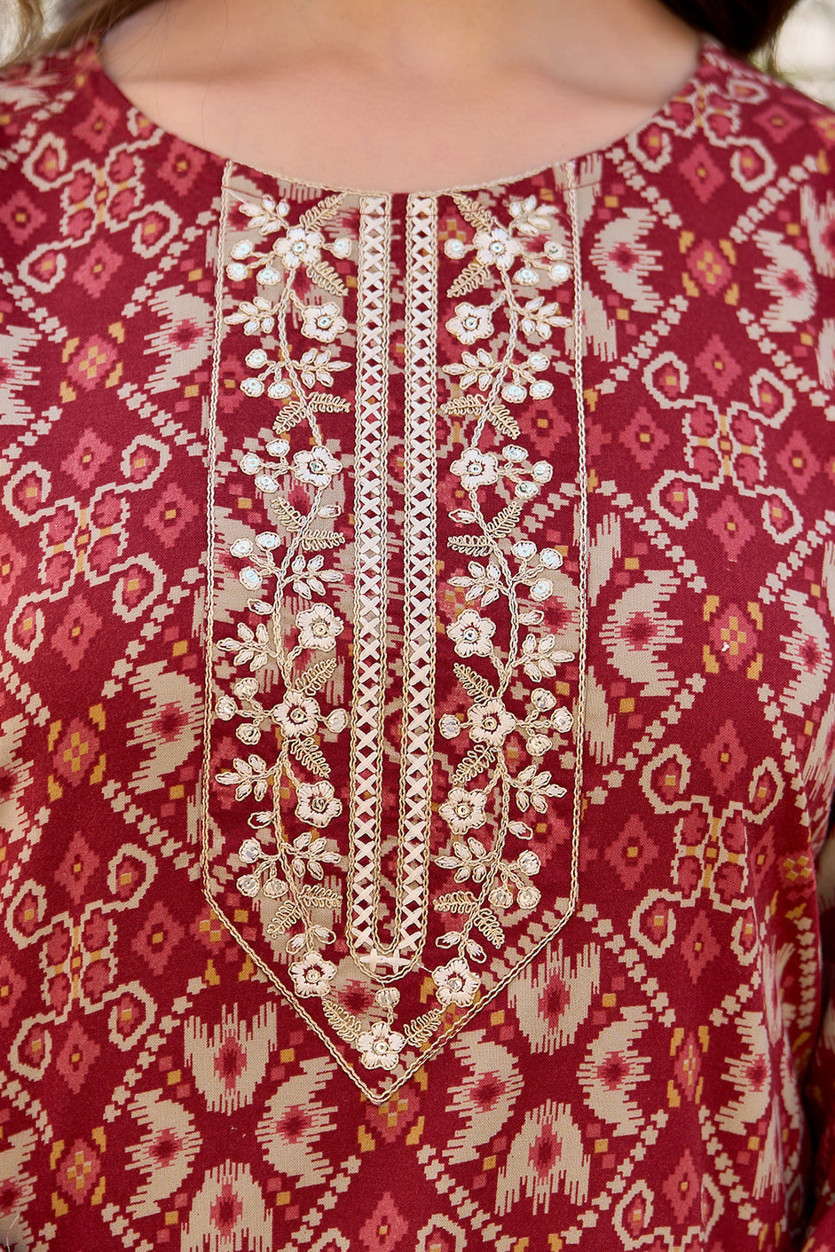 NOZ2TOZ Women Red, Beige Checkered Viscose Rayon Kurta, Pant And Dupatta Set