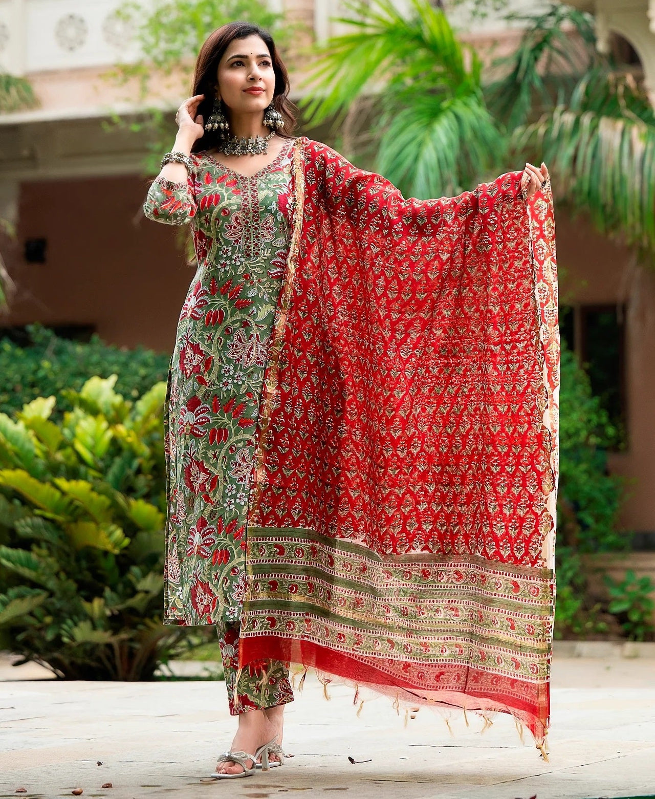NOZ2TOZ Women Multicolour Printed Viscose Rayon Kurta, Pant And Dupatta Set