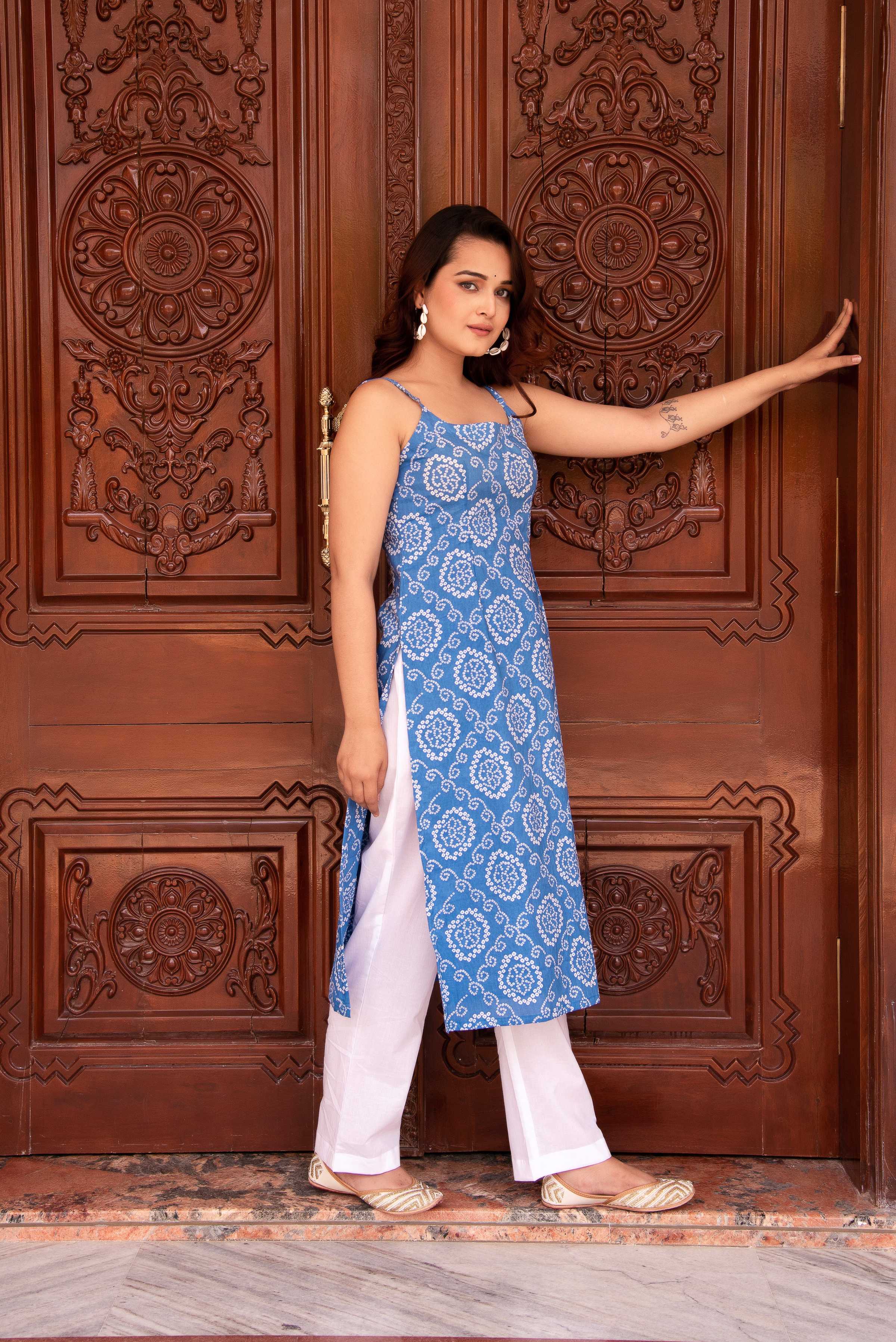 Pomcha Jaipur Kapas Blue Bandhej Sleeveless Suit Set - Distacart