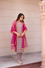 Thumbnail for Pomcha Jaipur Kapas Pink Floral Sleeveless Suit Set - Distacart
