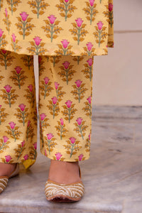 Thumbnail for Pomcha Jaipur Kapas Lemon Yellow Floral Sleeveless Suit Set