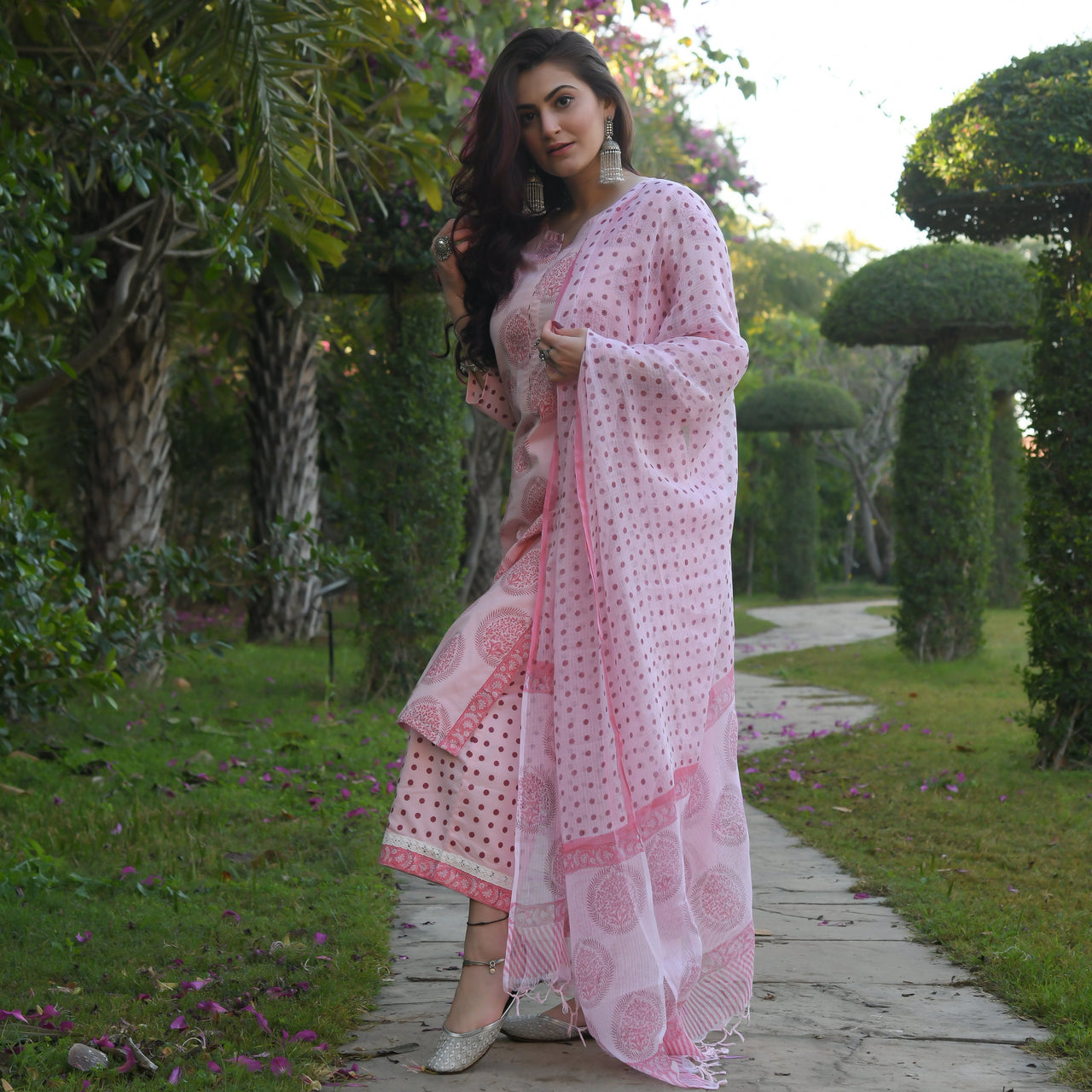 NOZ2TOZ Women Pink And White Printed Viscose Rayon Kurta, Pant And Dupatta Set