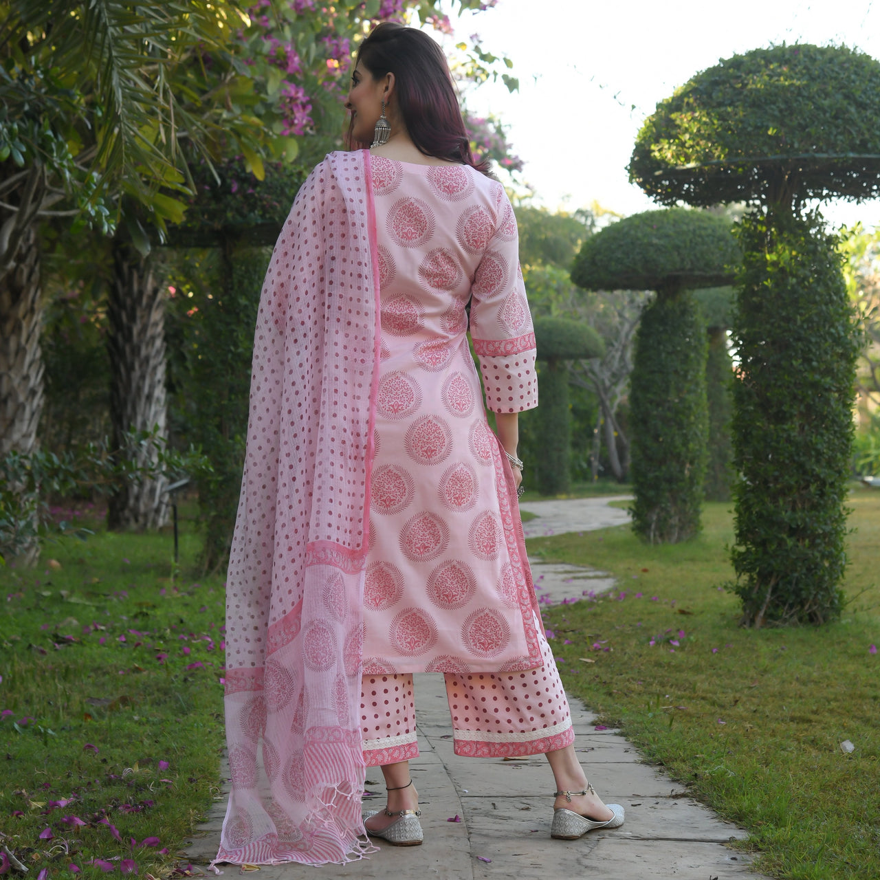 NOZ2TOZ Women Pink And White Printed Viscose Rayon Kurta, Pant And Dupatta Set