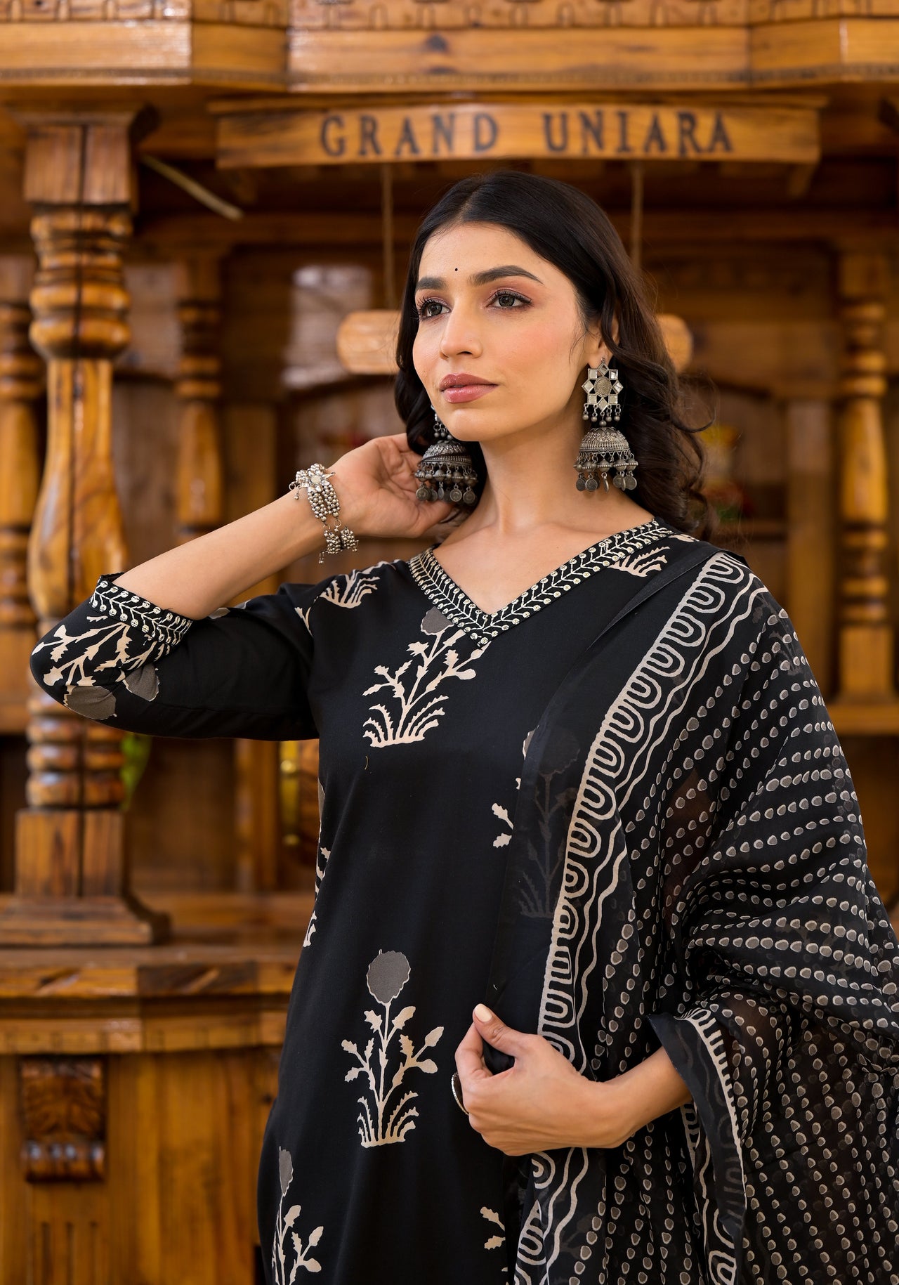 NOZ2TOZ Women Black And White Printed Viscose Rayon Kurta, Pant And Dupatta Set
