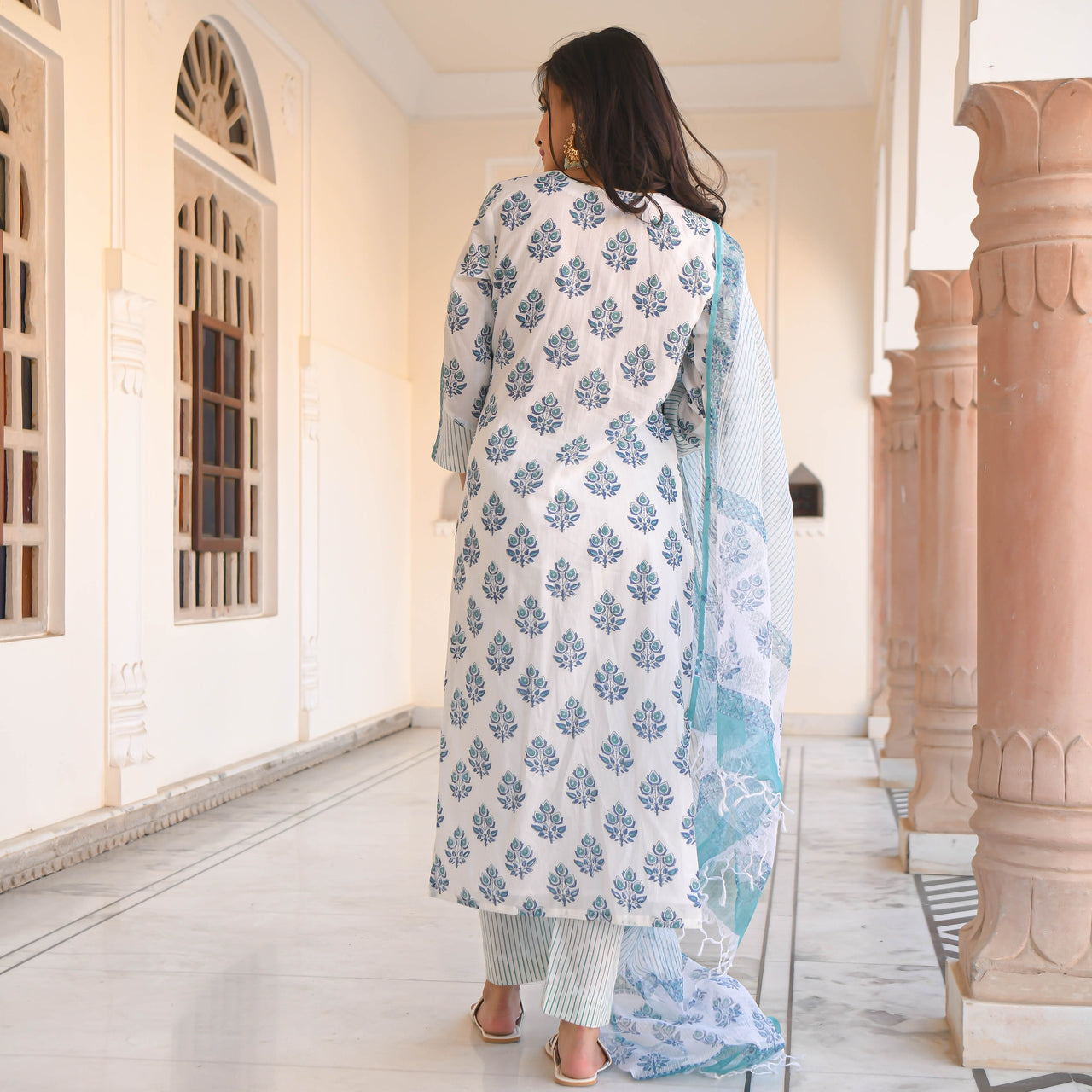 NOZ2TOZ Women White Printed Viscose Rayon Kurta And Pant Set