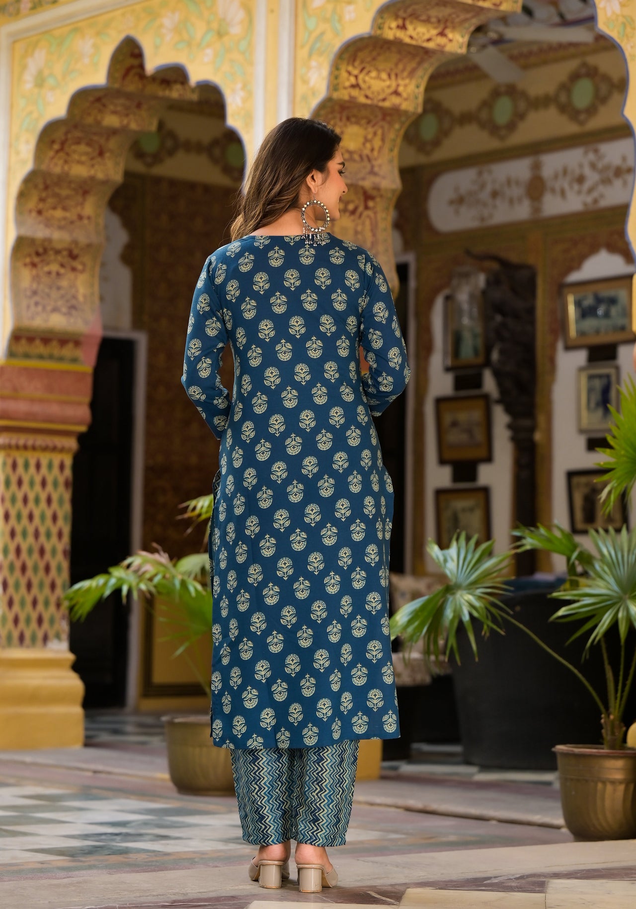 NOZ2TOZ Women Blue Printed Viscose Rayon Kurta, Pant And Dupatta Set