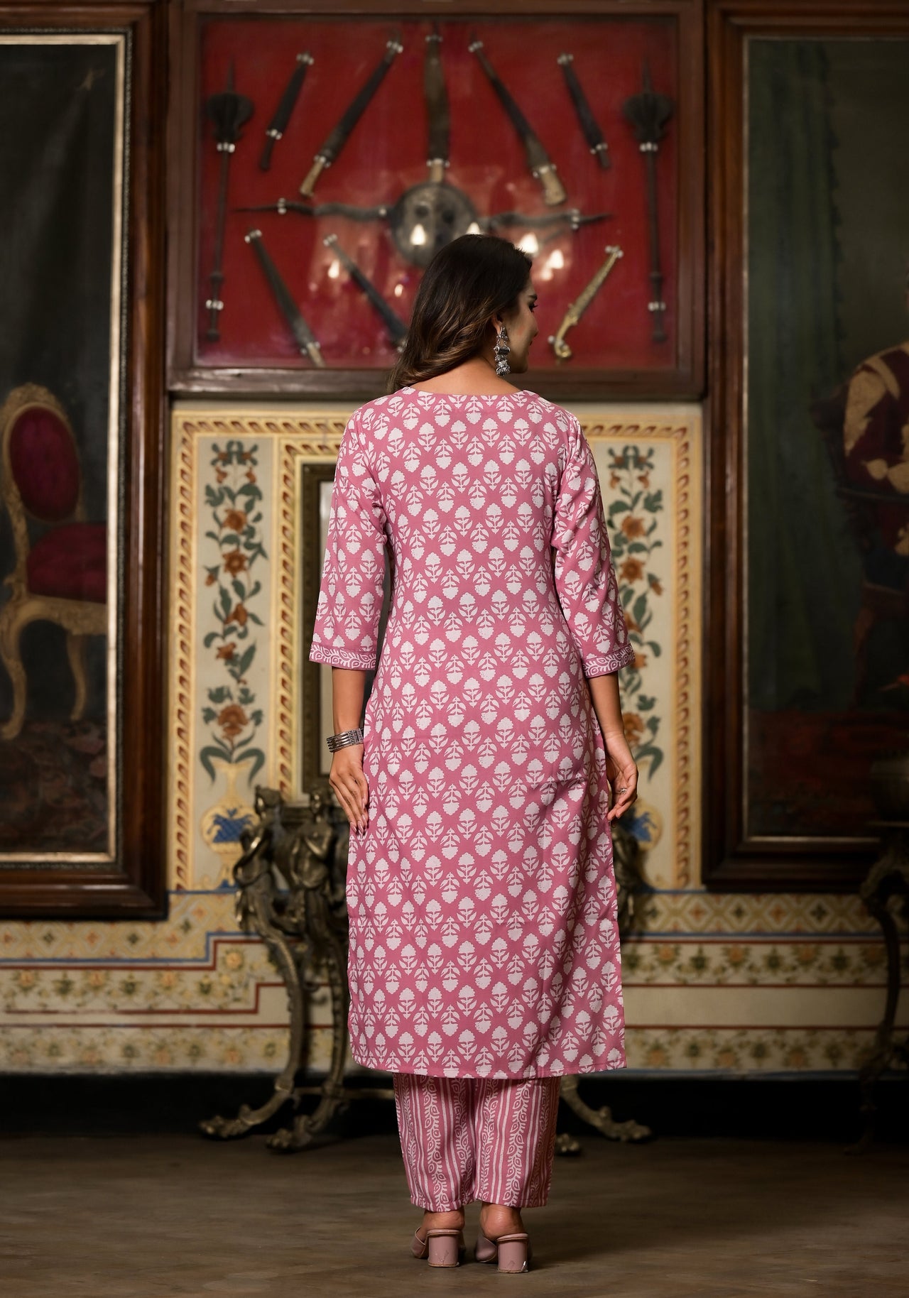 NOZ2TOZ Women Pink Printed Viscose Rayon Kurta, Pant And Dupatta Set