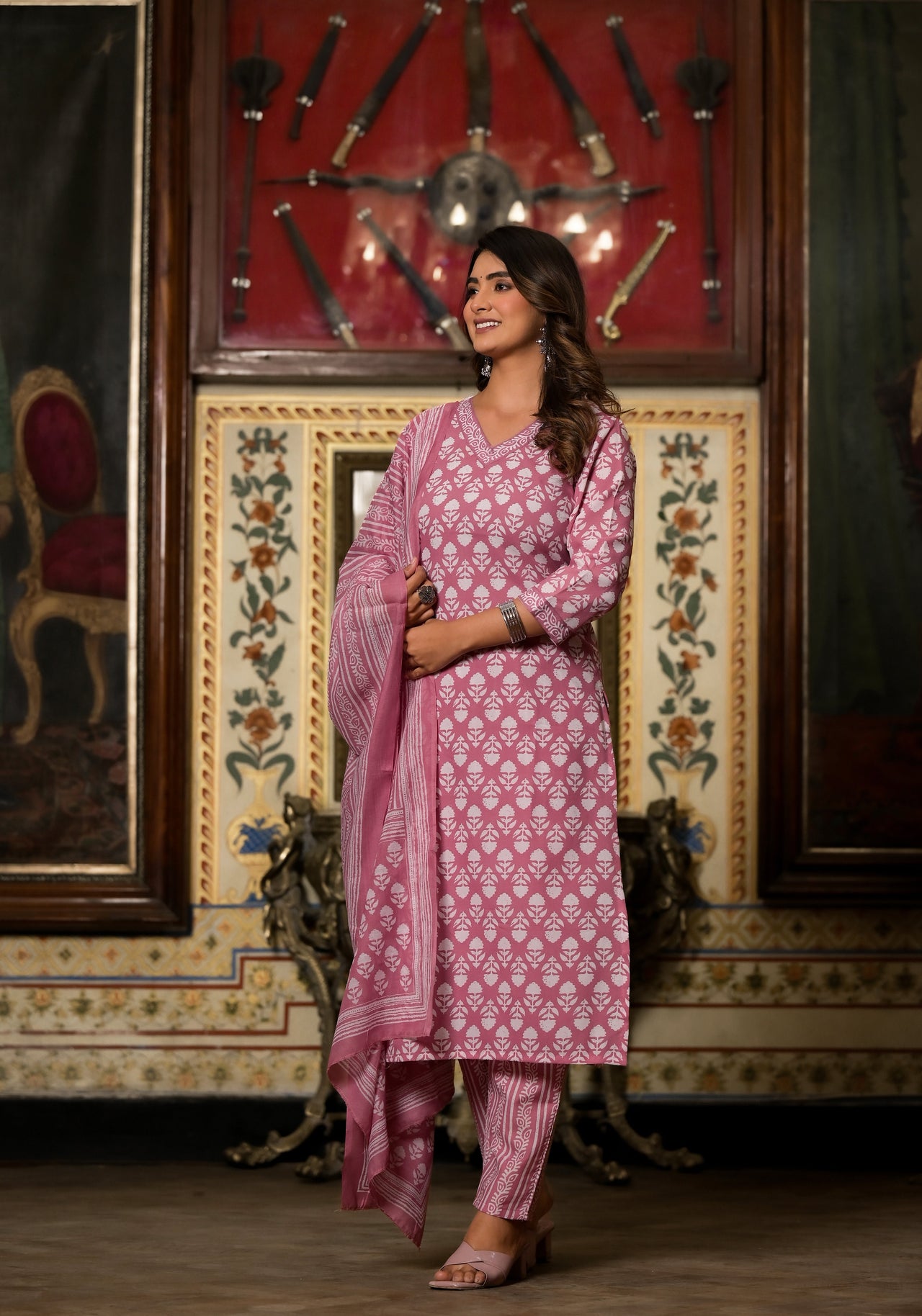 NOZ2TOZ Women Pink Printed Viscose Rayon Kurta, Pant And Dupatta Set