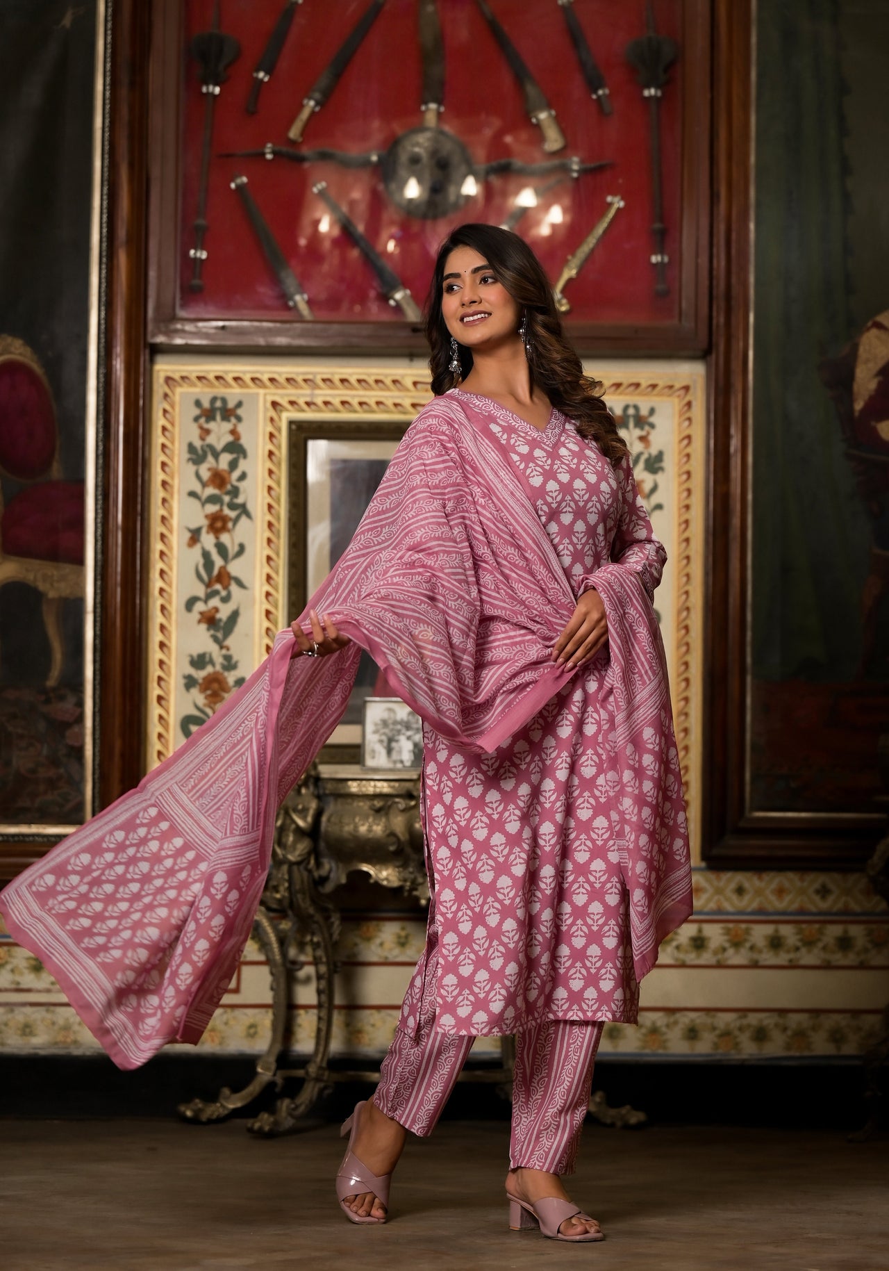 NOZ2TOZ Women Pink Printed Viscose Rayon Kurta, Pant And Dupatta Set