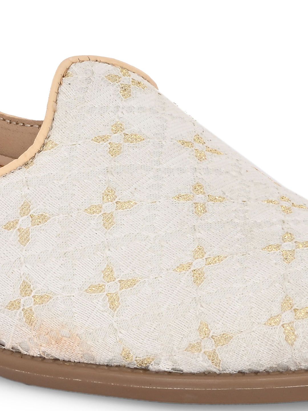 House of Pataudi Men Ethnic Embroidered Slip On Mojaris Shoes