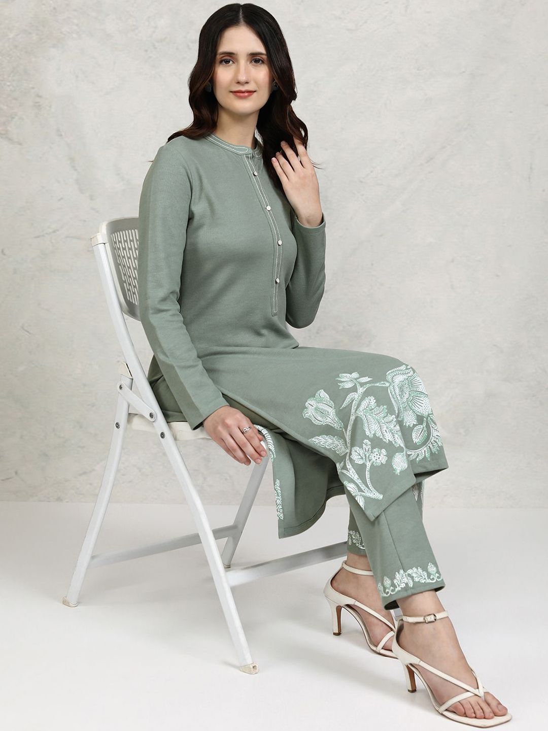 Vishudh Green Floral Printed Mandarin Collar Straight Kurta with Trousers - Distacart