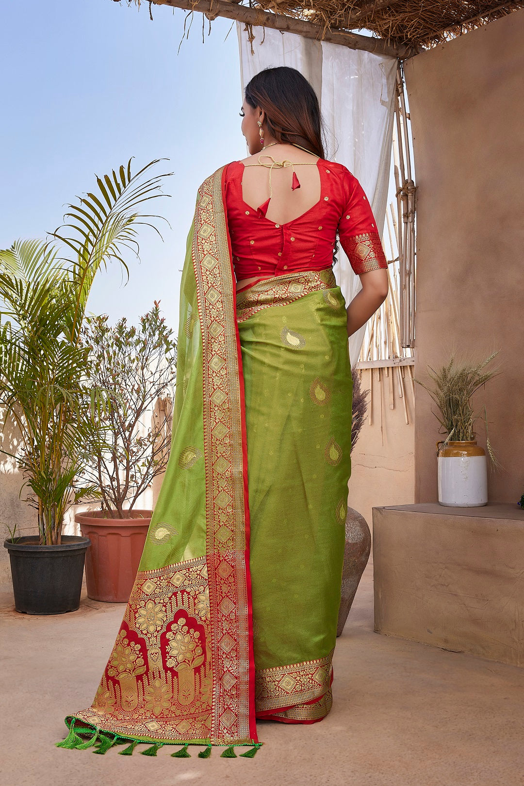 NOZ2TOZ Women Party Wear Pure Zari Silk Saree with Unstitched Blouse - Green
