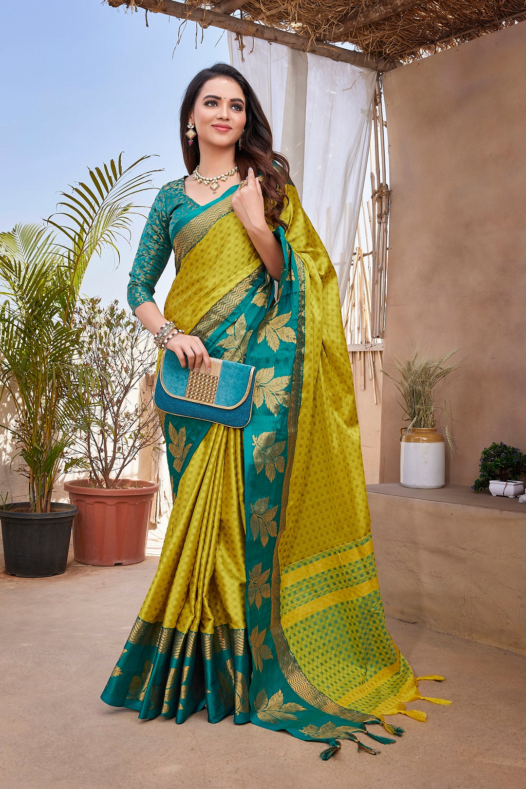 NOZ2TOZ Women Party Wear Aura Silk Saree with Unstitched Blouse - Light Green